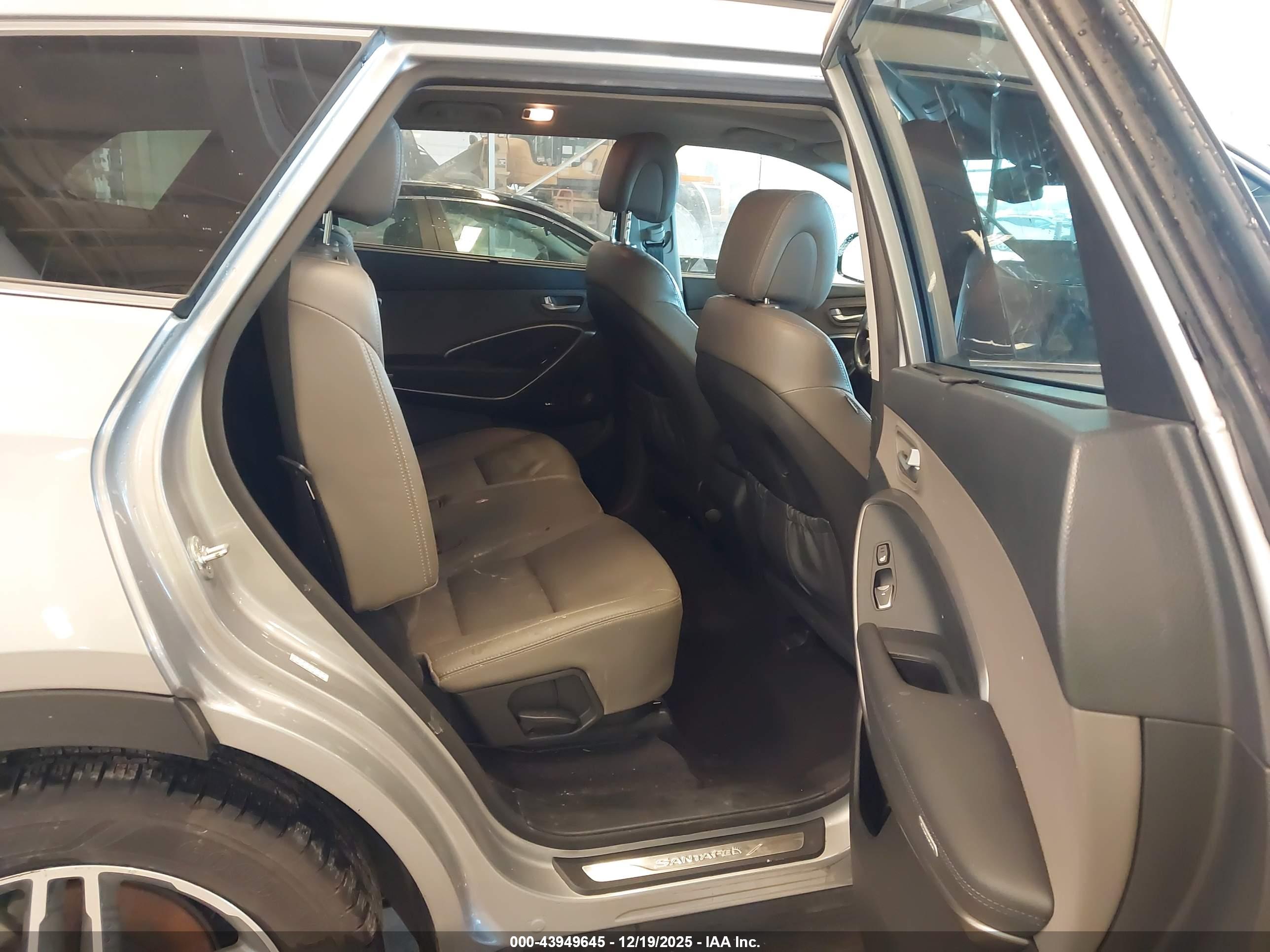 HYUNDAI SANTA image 8