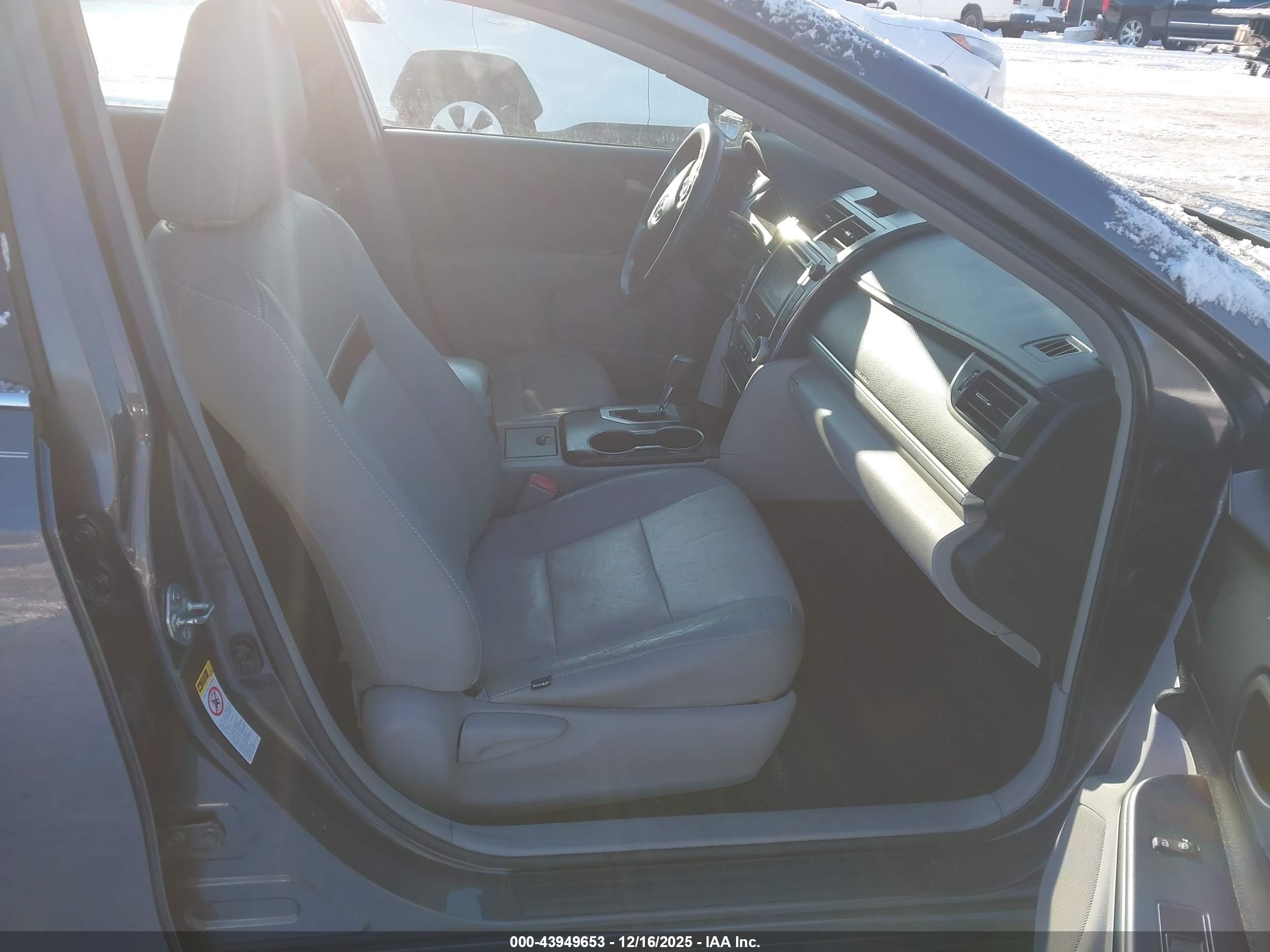 TOYOTA CAMRY image 5