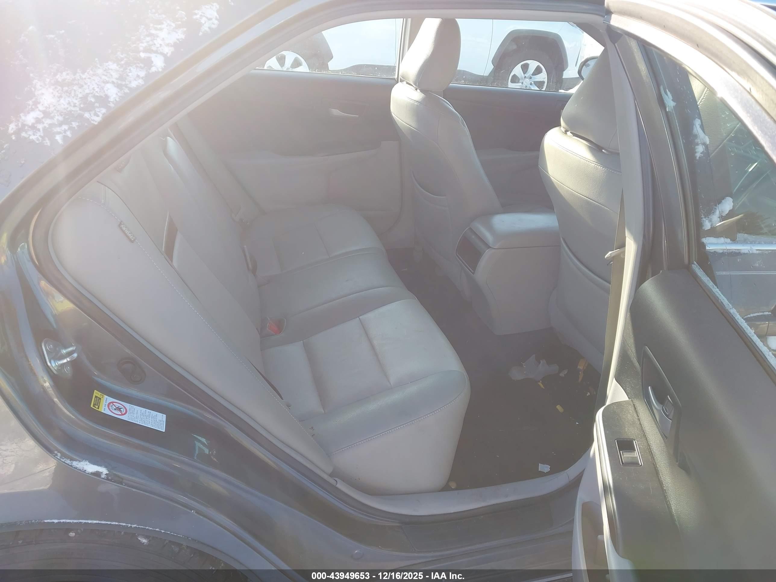 TOYOTA CAMRY image 8