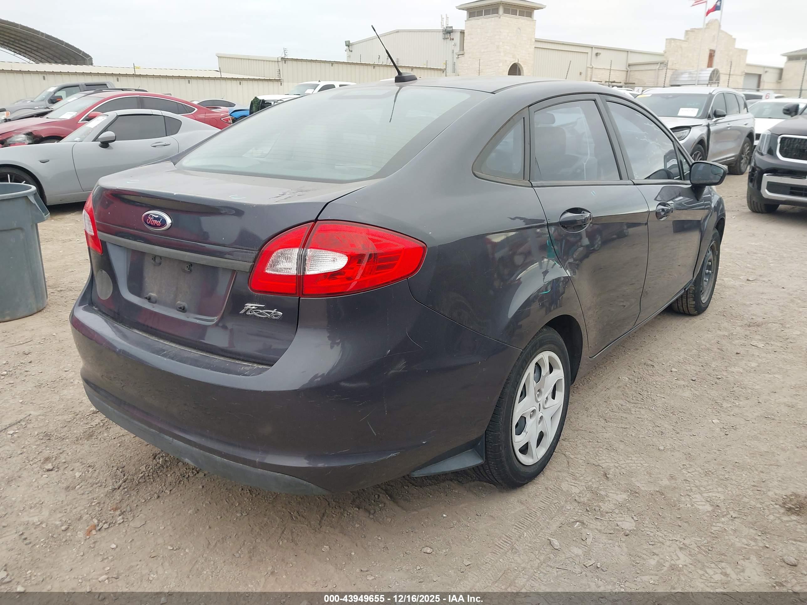 FORD FIESTA image 4