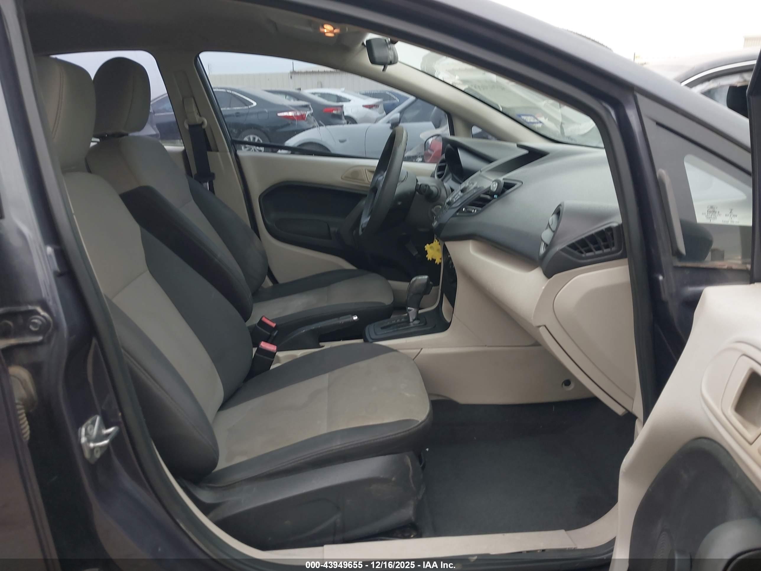 FORD FIESTA image 5