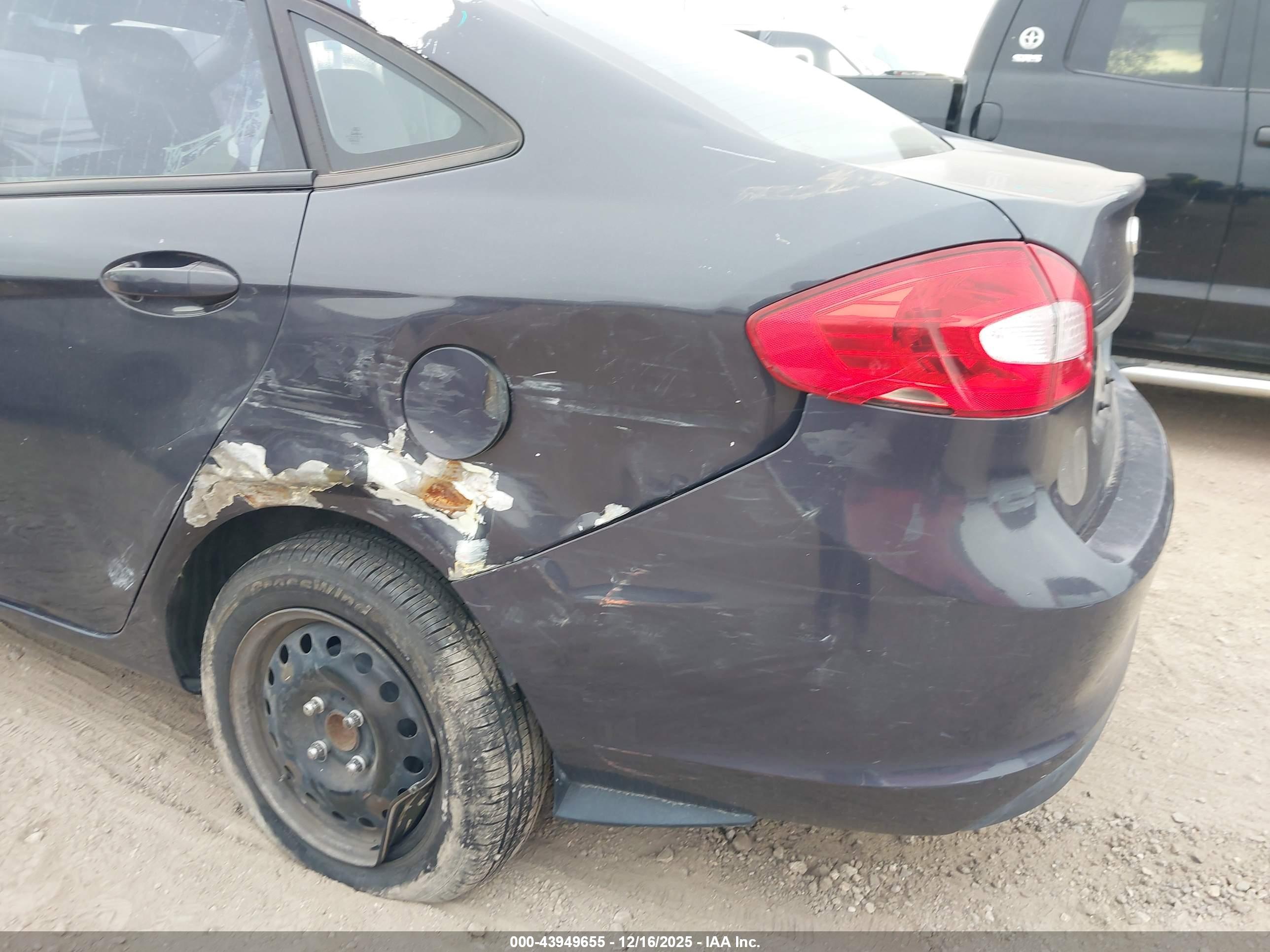 FORD FIESTA image 6