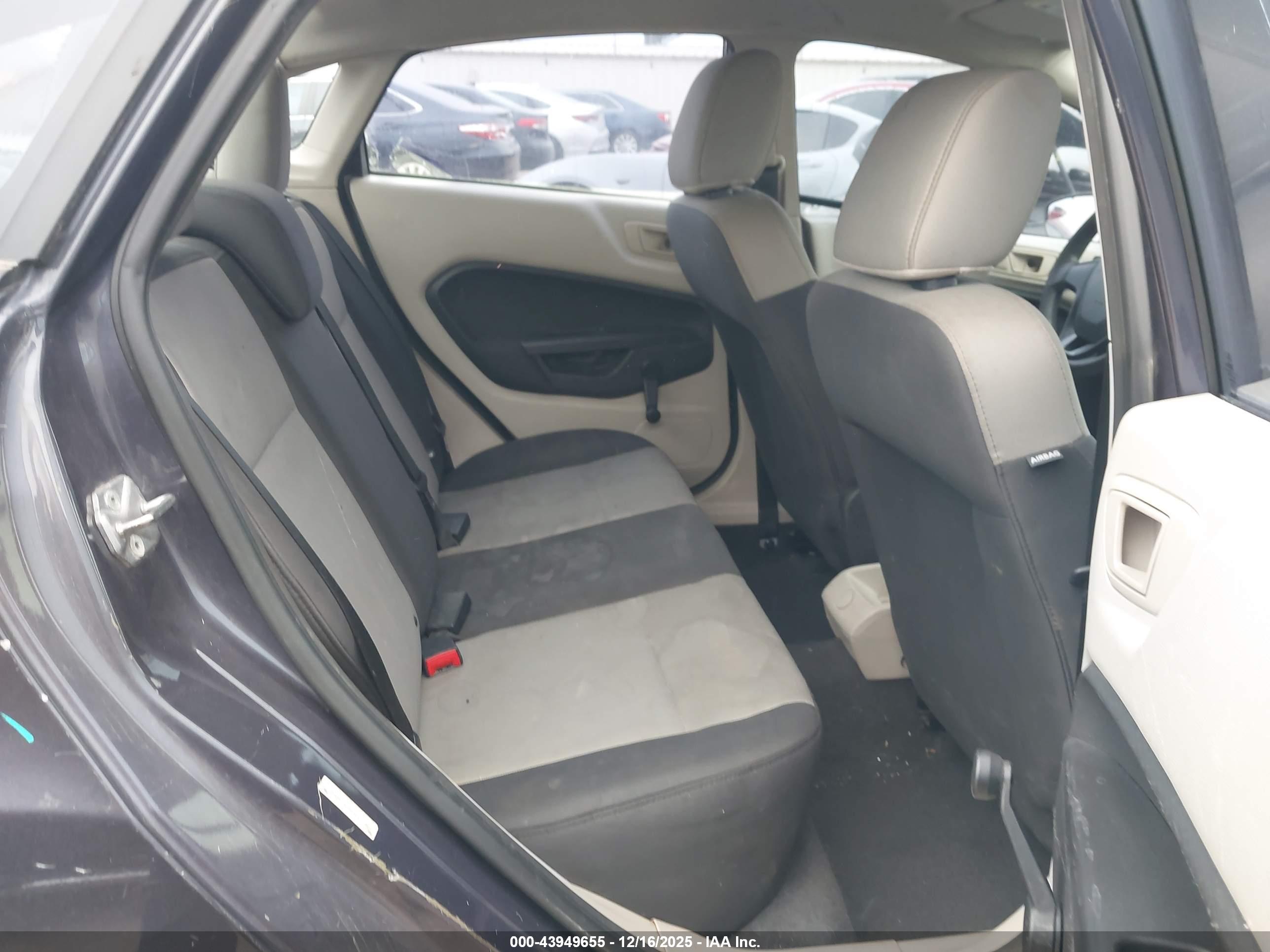 FORD FIESTA image 8