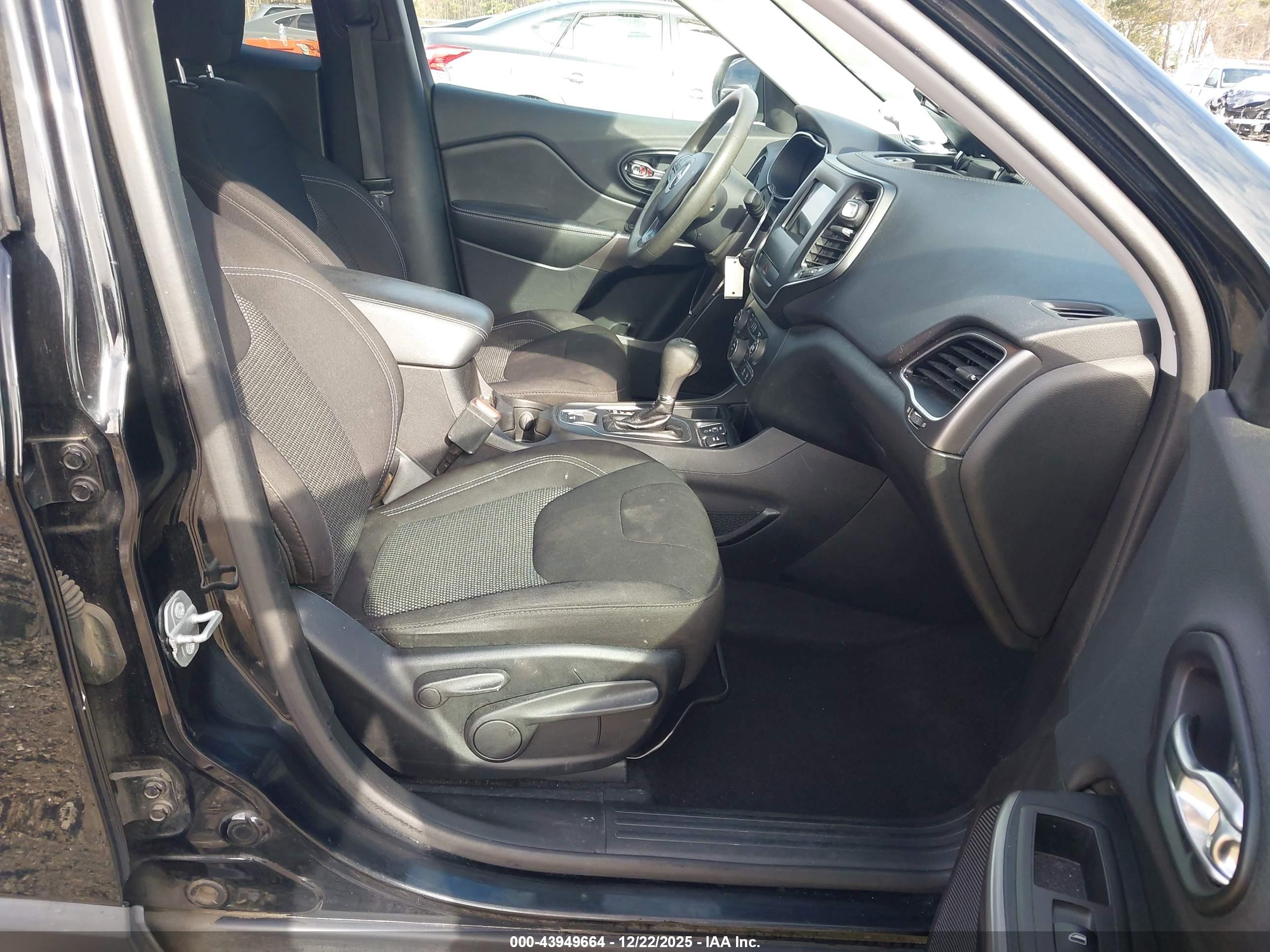 JEEP CHEROKEE image 5