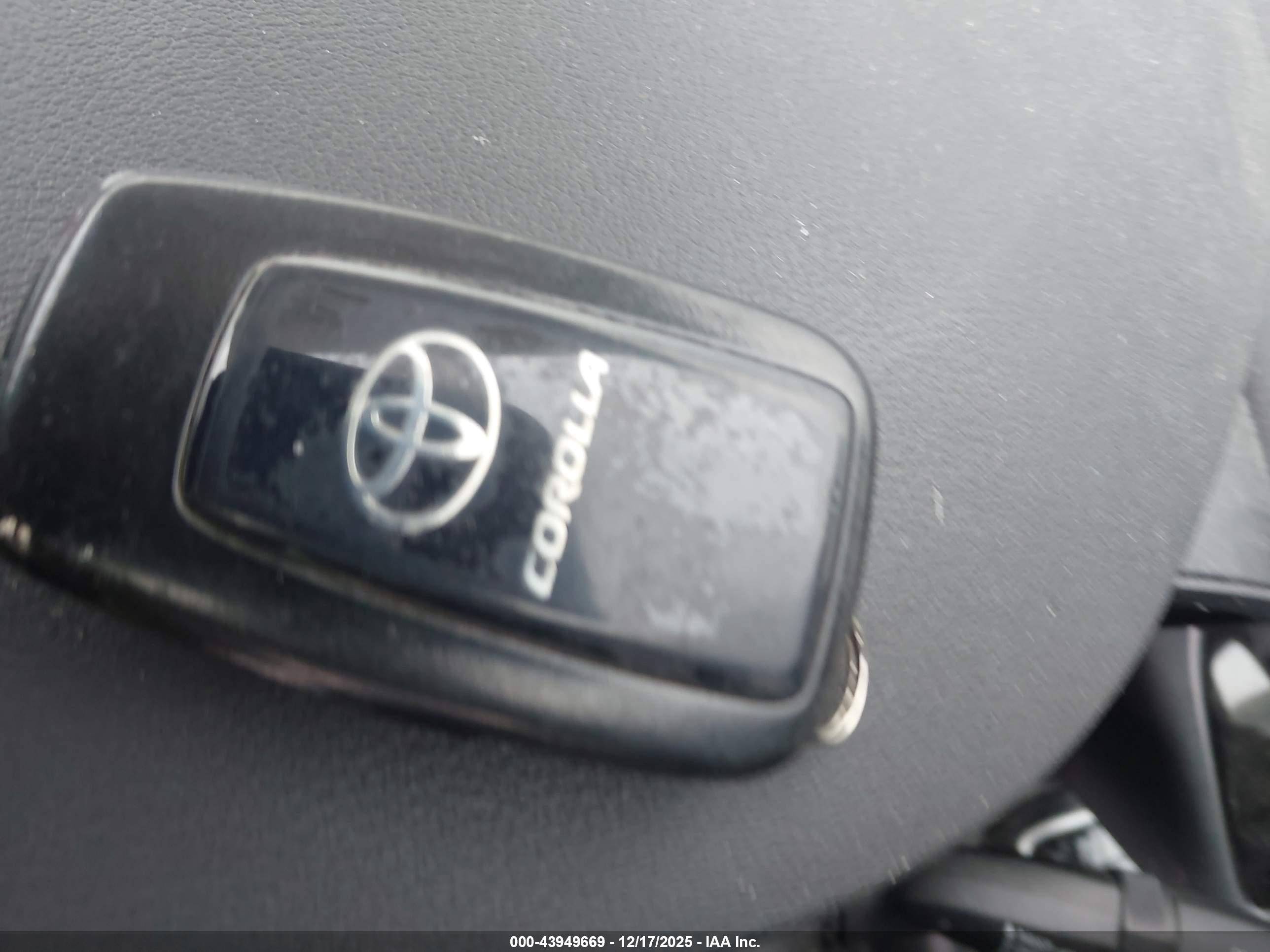 TOYOTA COROLLA image 11