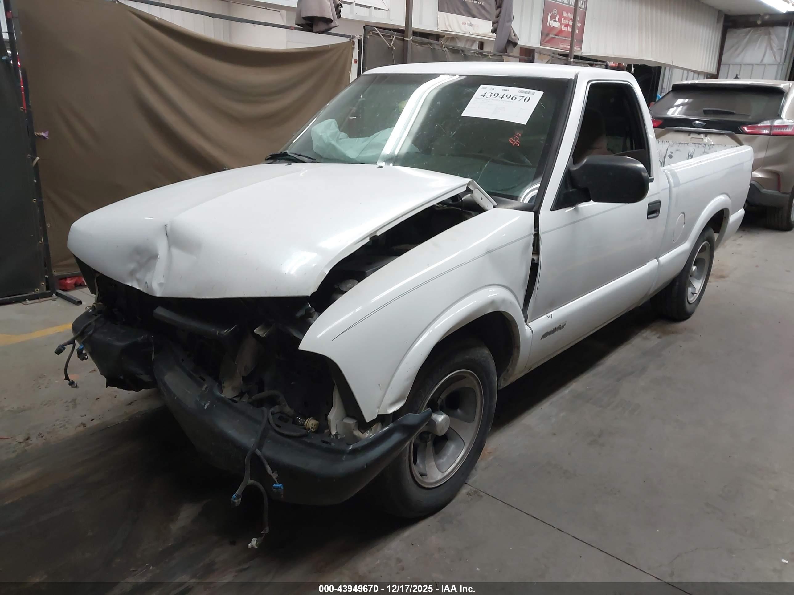 CHEVROLET S-10 image 2