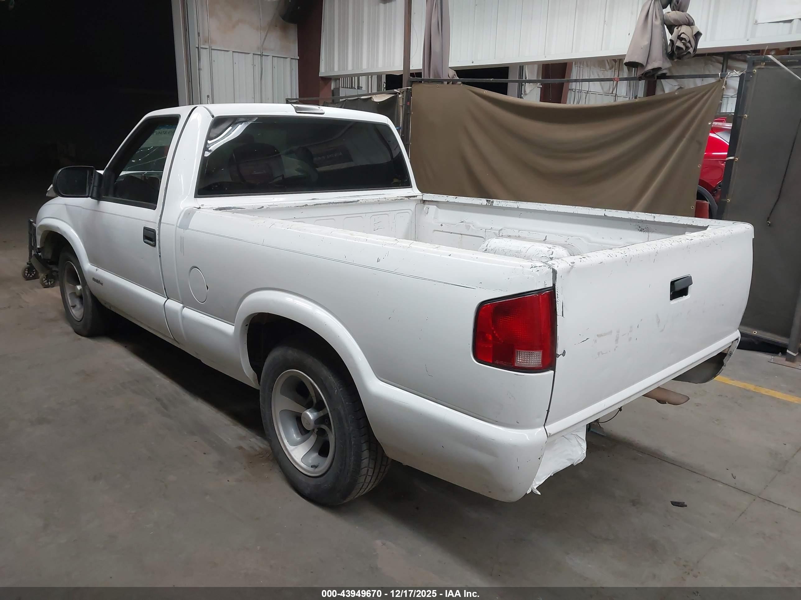 CHEVROLET S-10 image 3