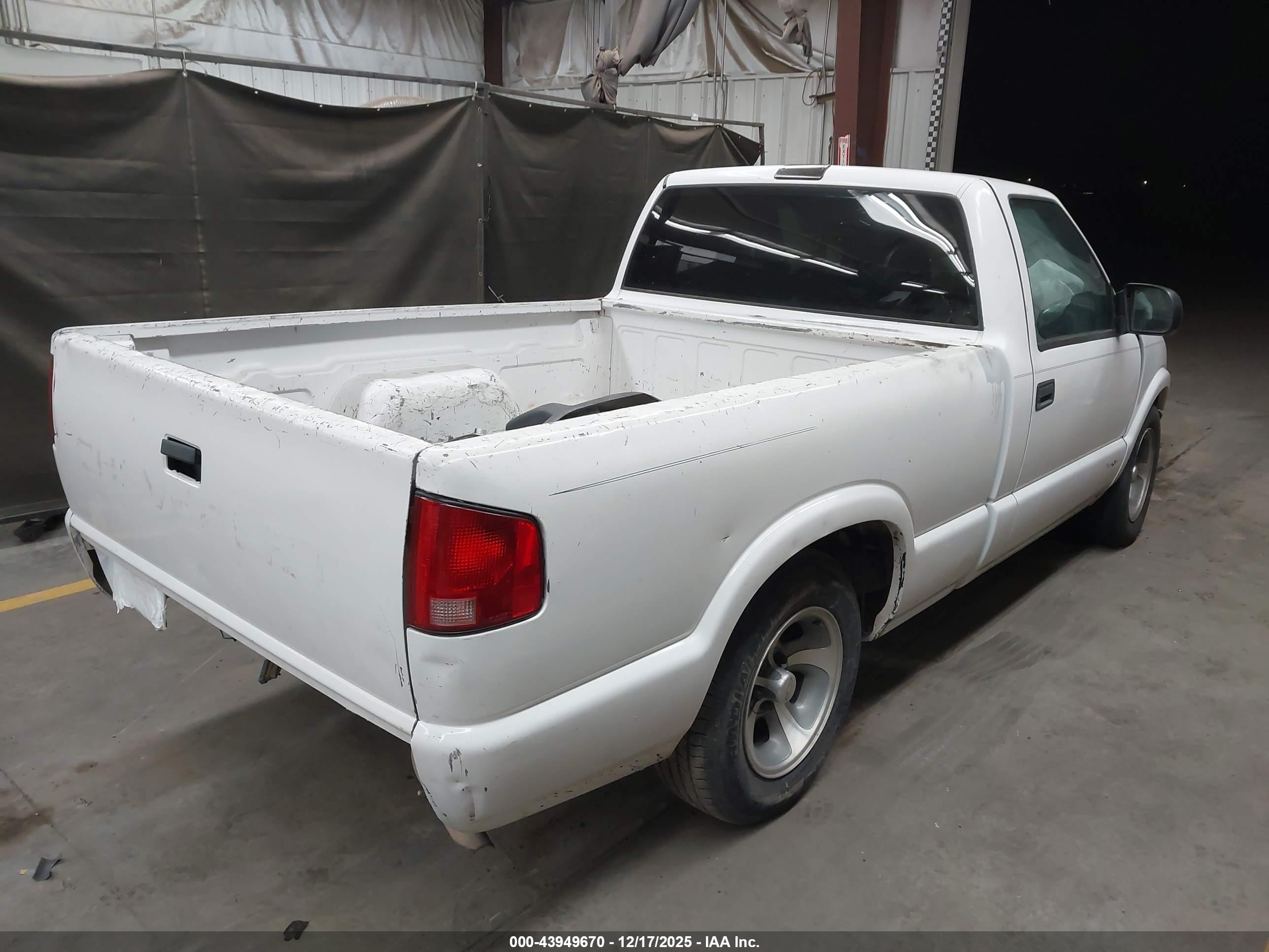 CHEVROLET S-10 image 4