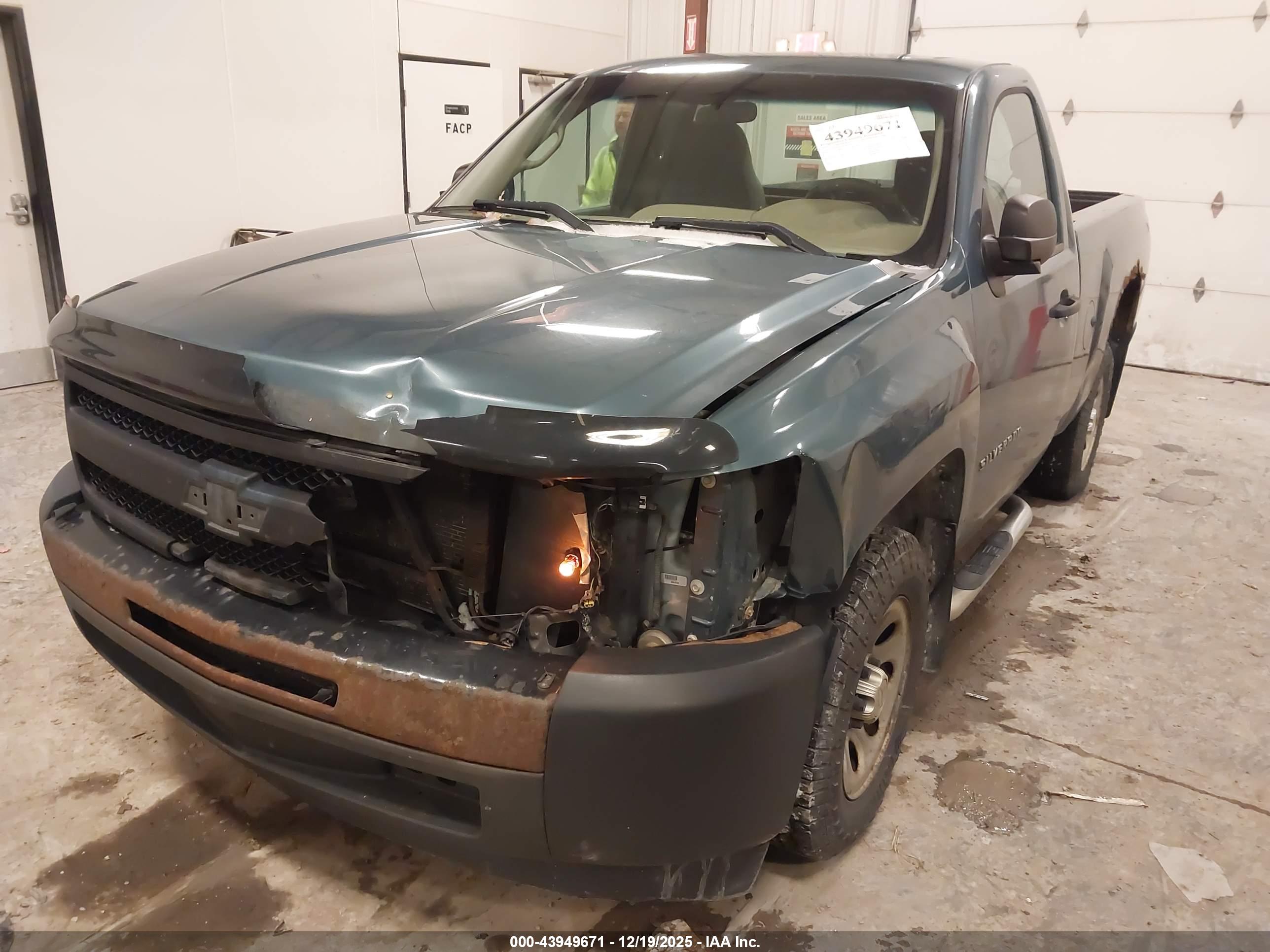 CHEVROLET SILVERADO image 2