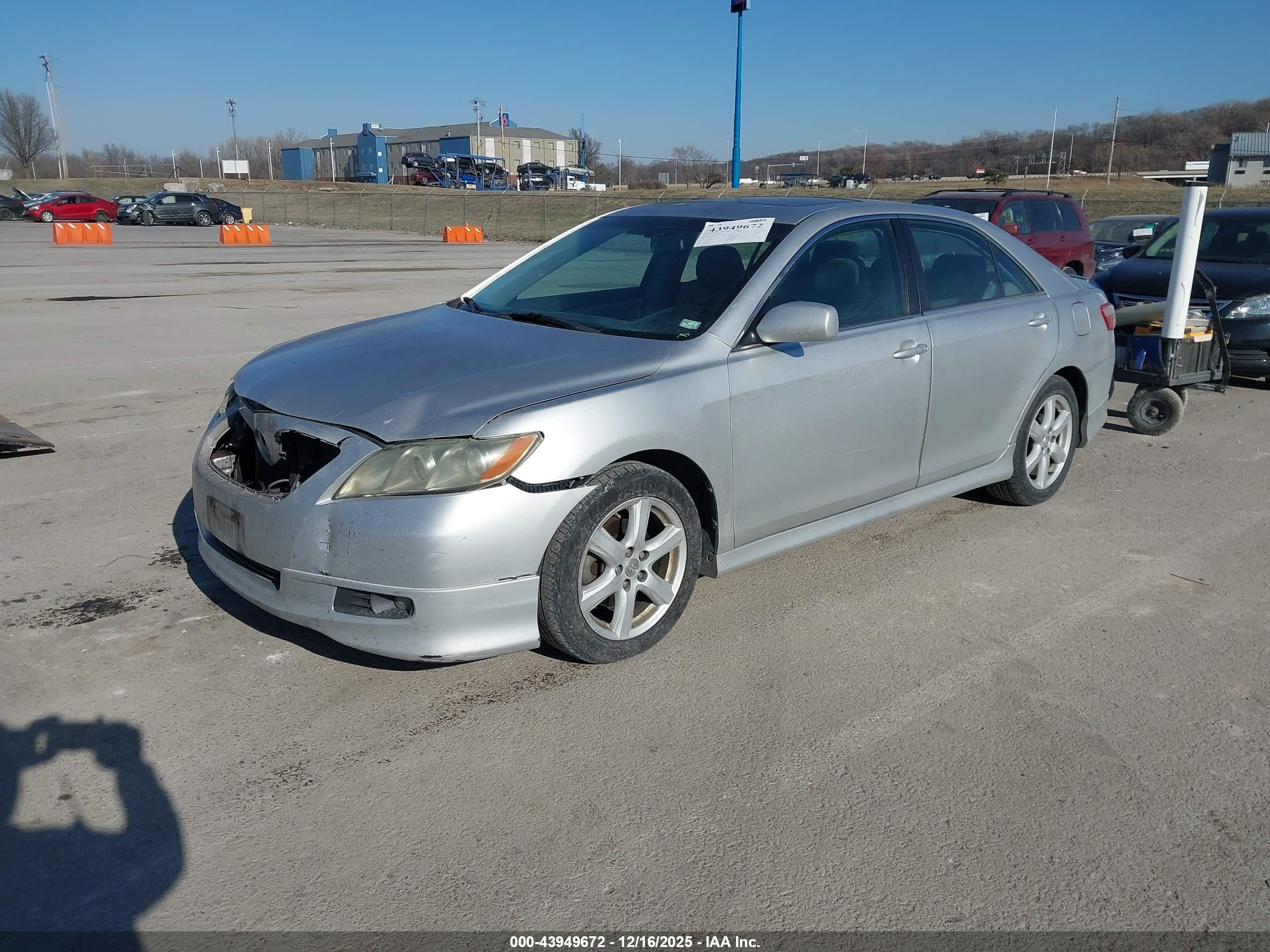 TOYOTA CAMRY image 2