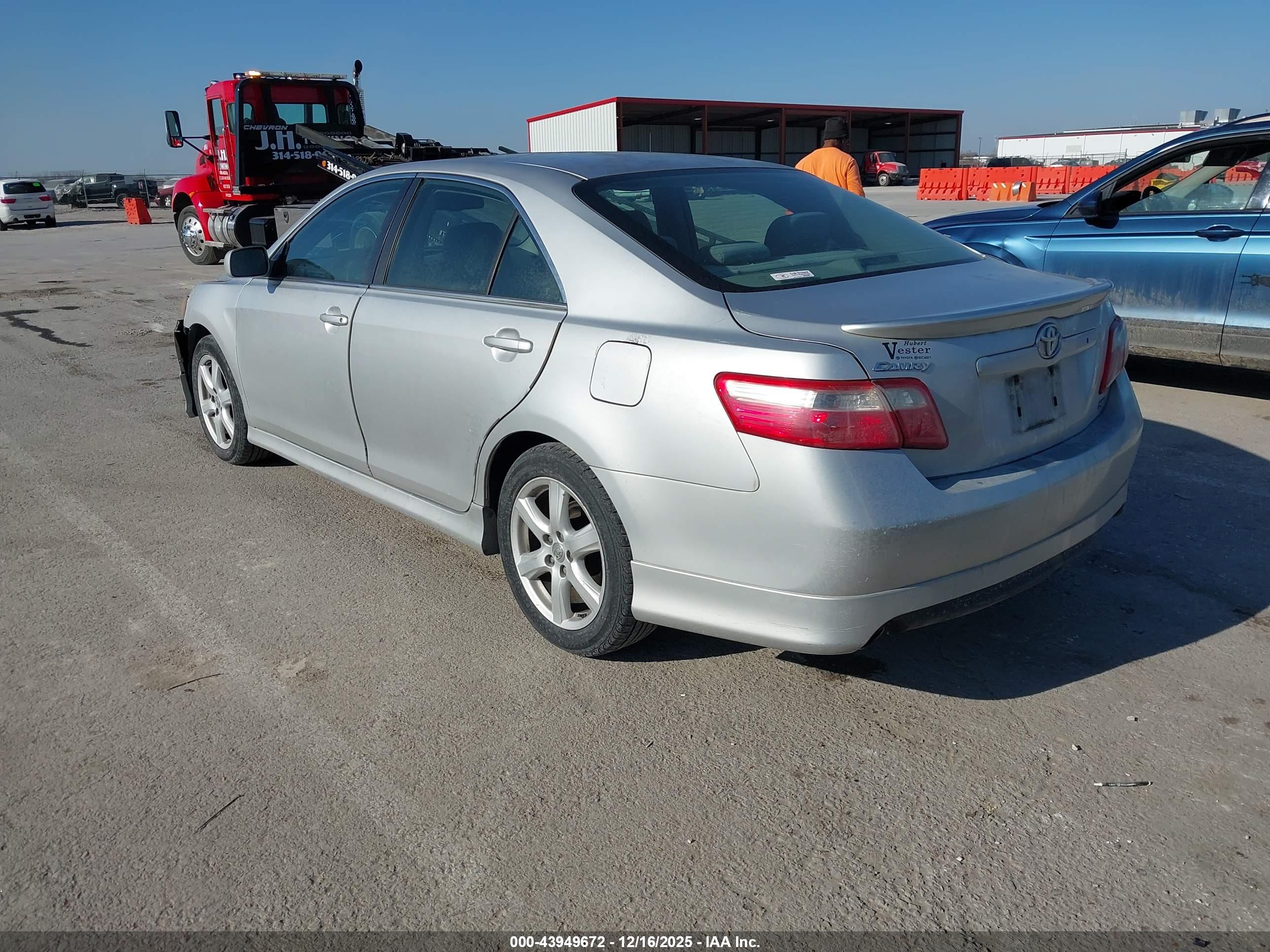 TOYOTA CAMRY image 3