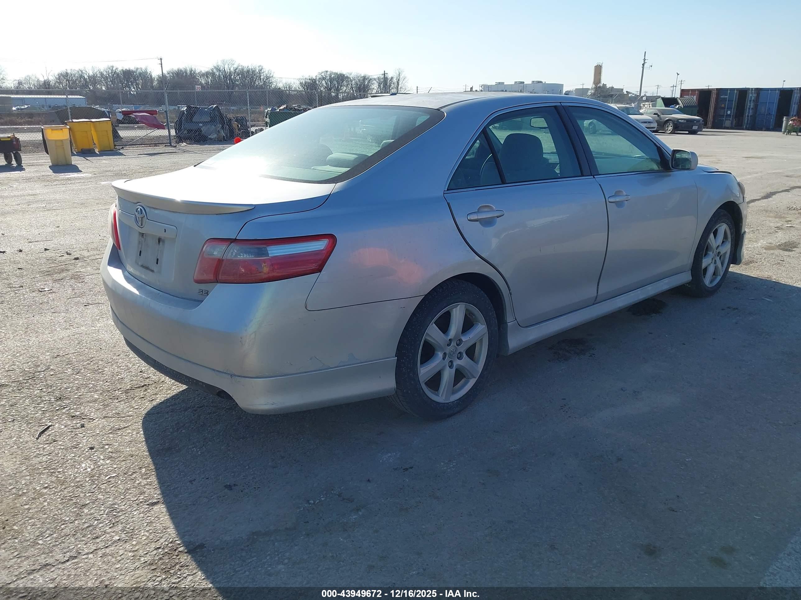 TOYOTA CAMRY image 4