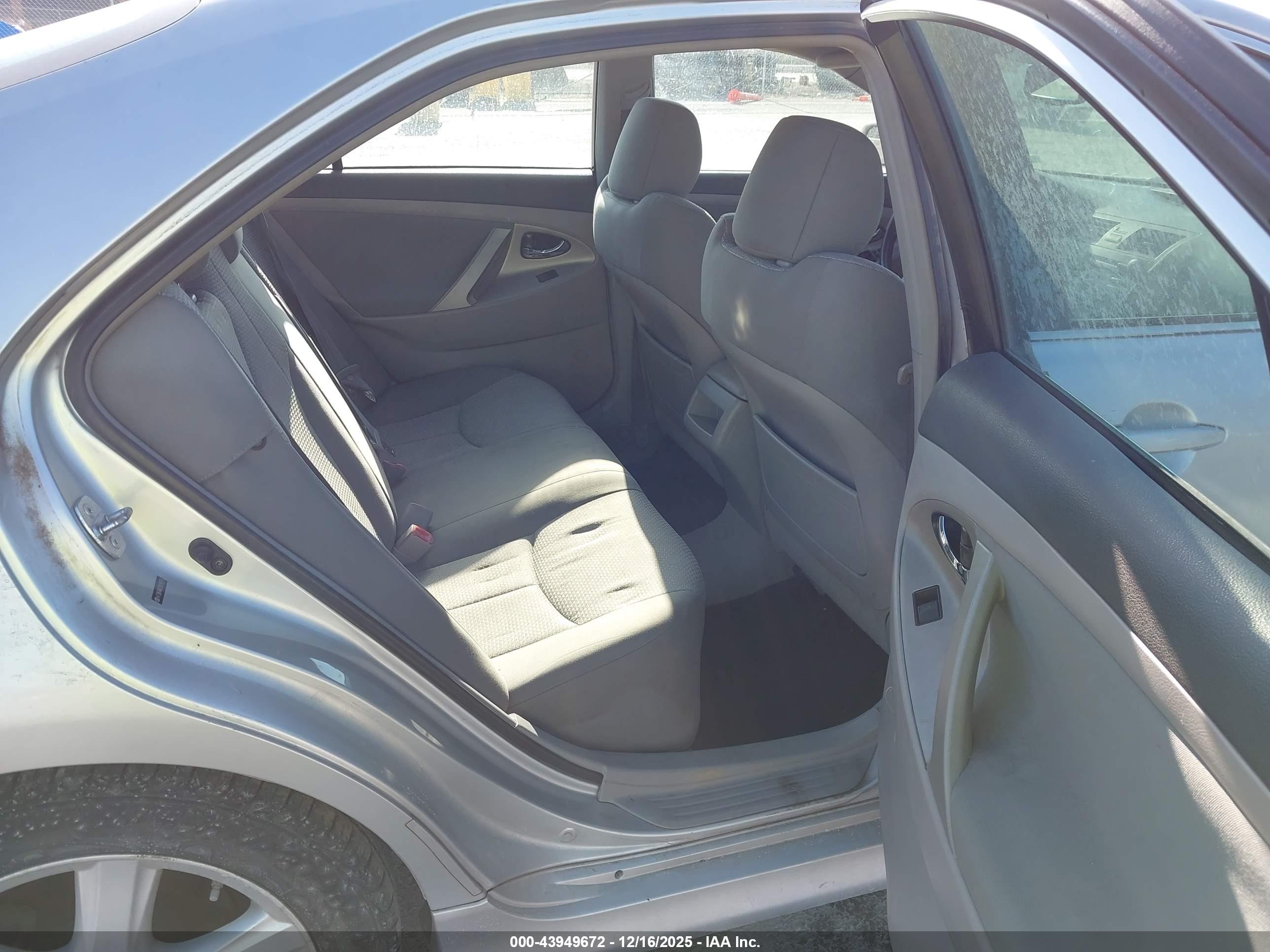 TOYOTA CAMRY image 8
