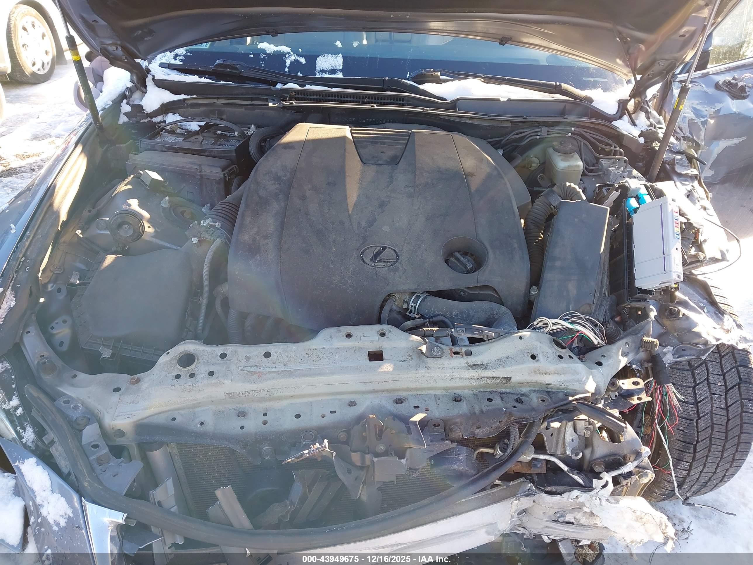 LEXUS IS image 10