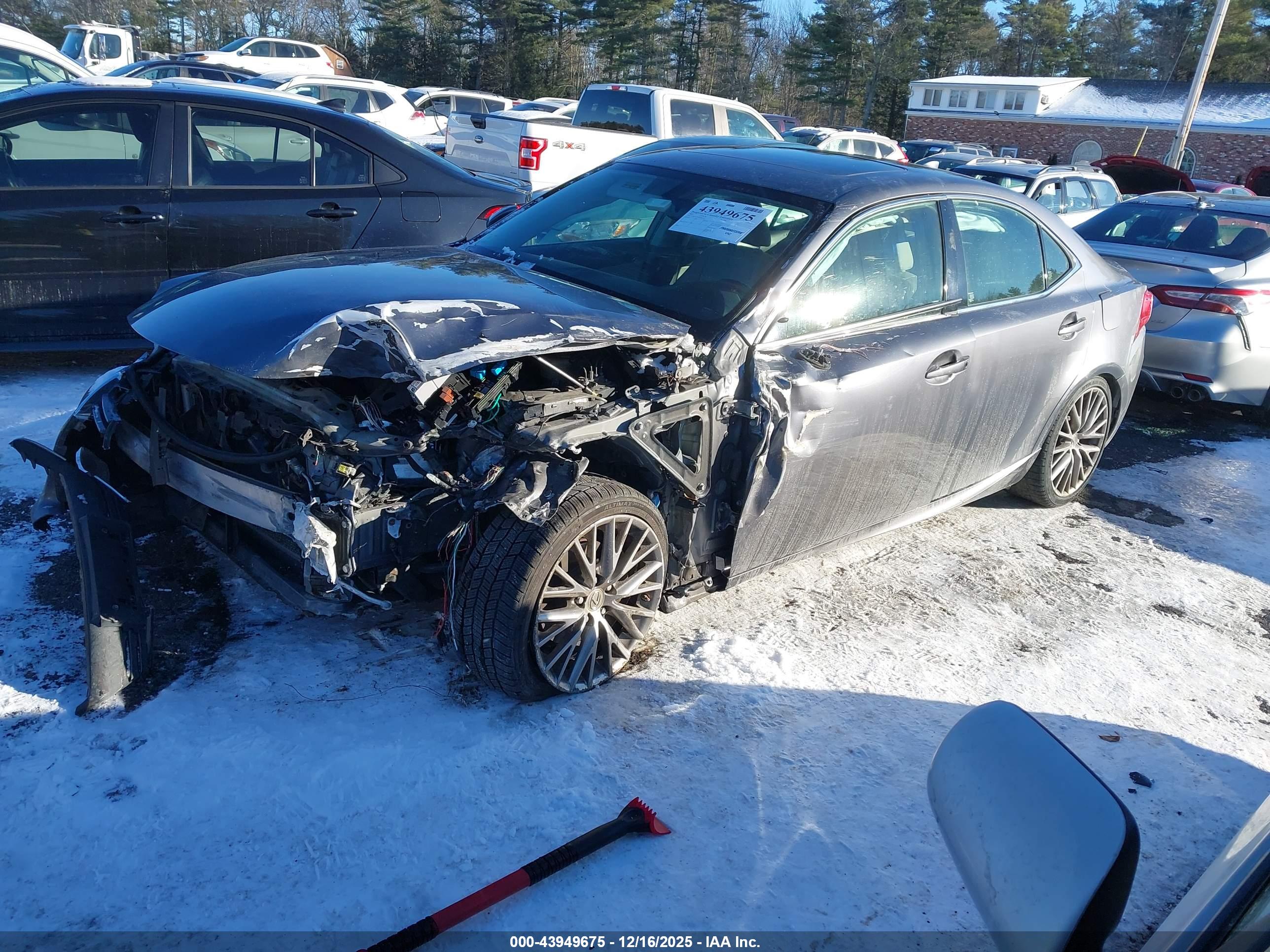 LEXUS IS image 2
