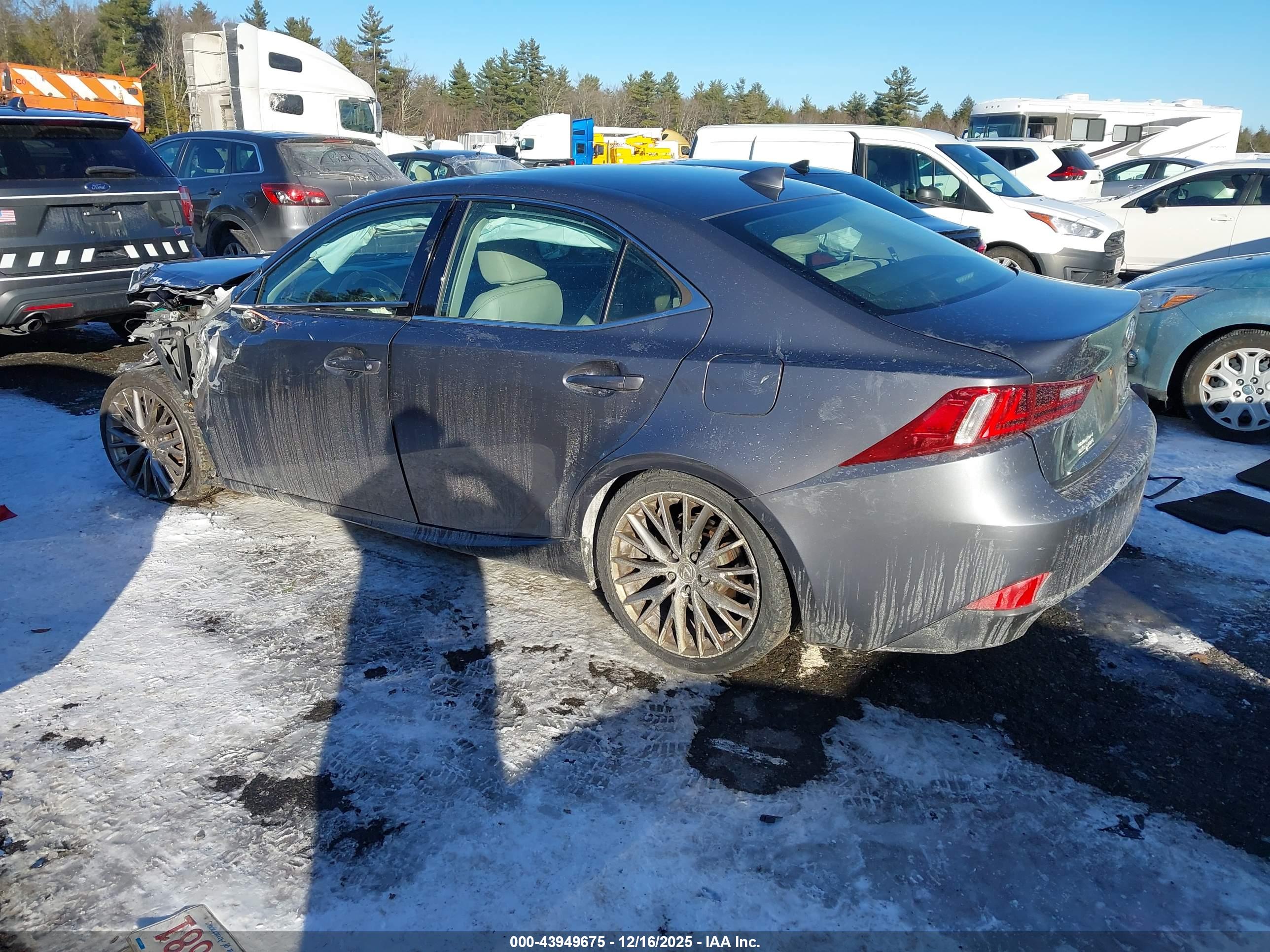 LEXUS IS image 3