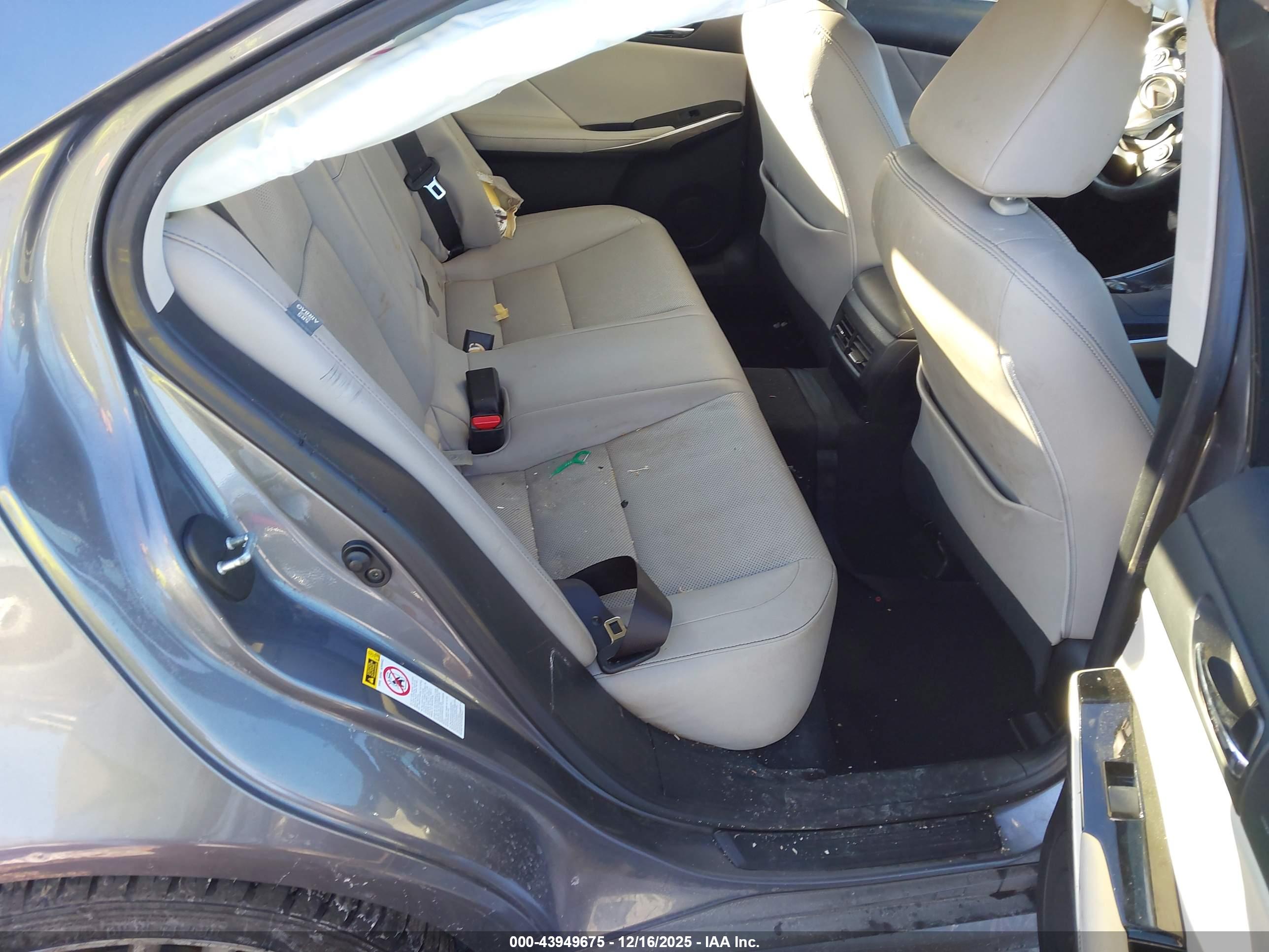 LEXUS IS image 8