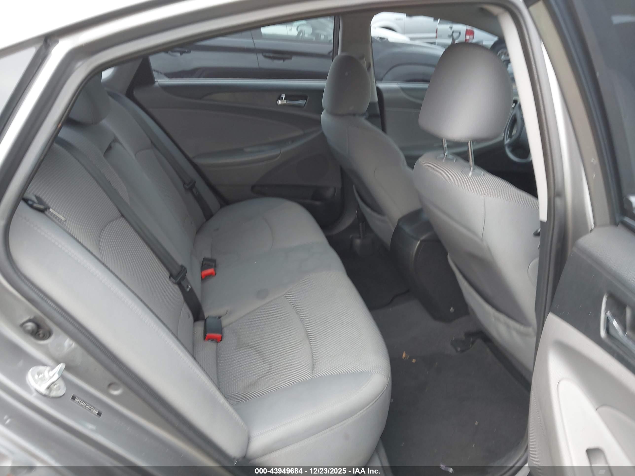 HYUNDAI SONATA image 8