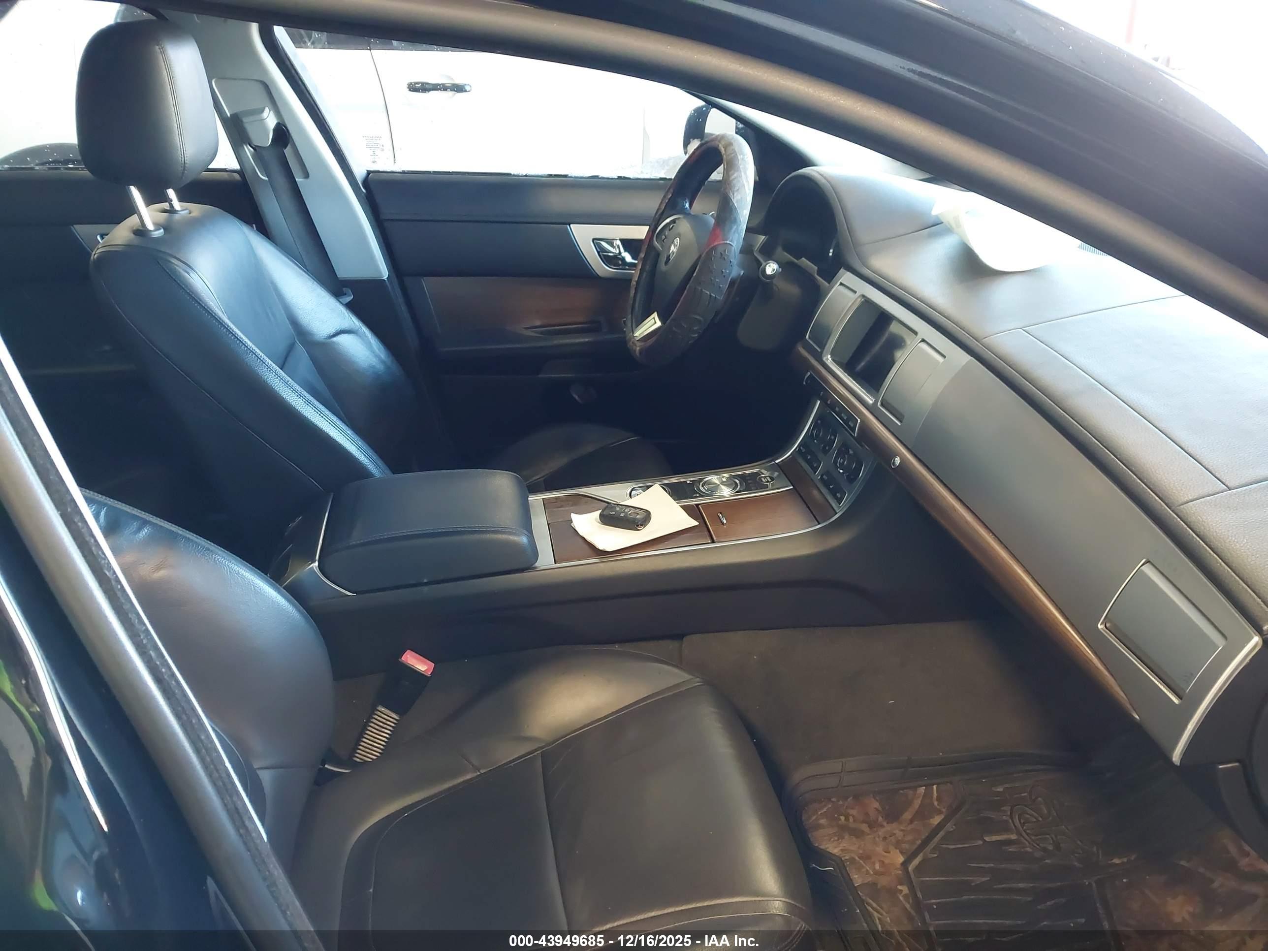 JAGUAR XF image 5