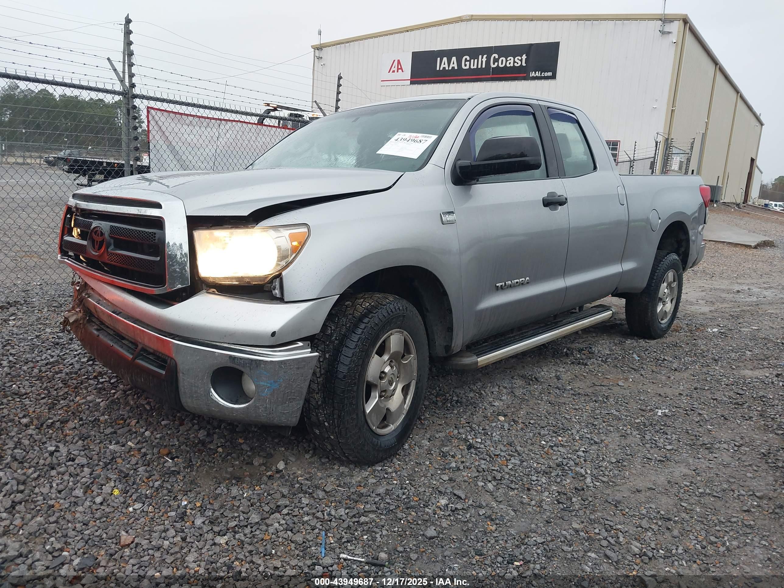 TOYOTA TUNDRA image 2
