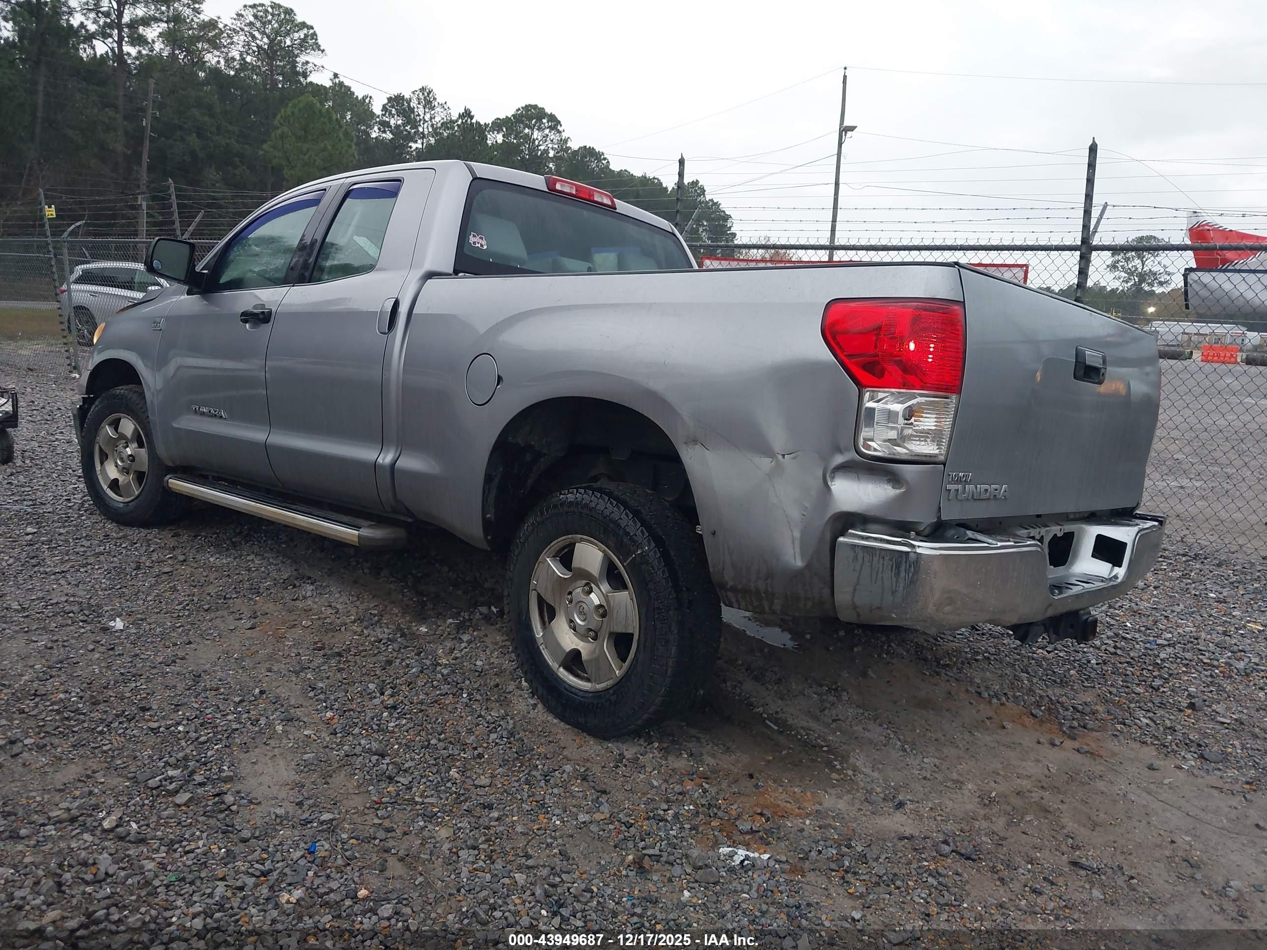 TOYOTA TUNDRA image 3