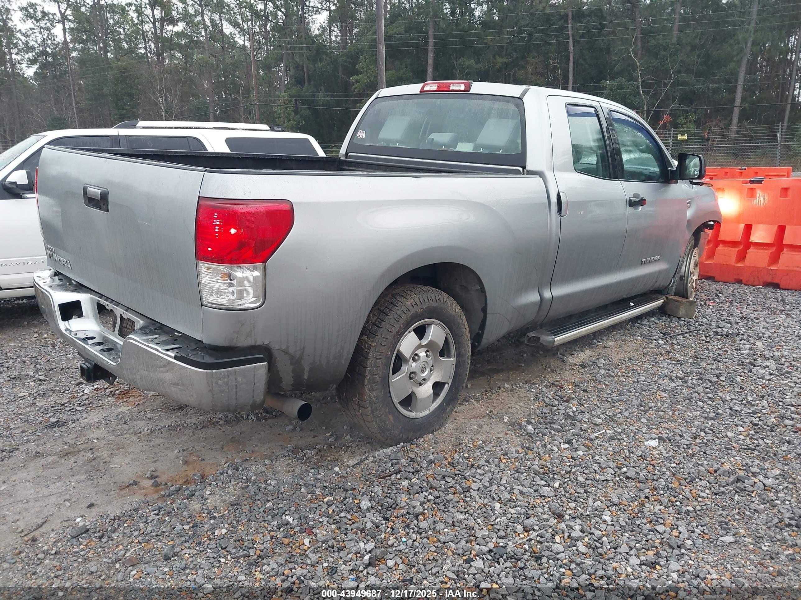 TOYOTA TUNDRA image 4