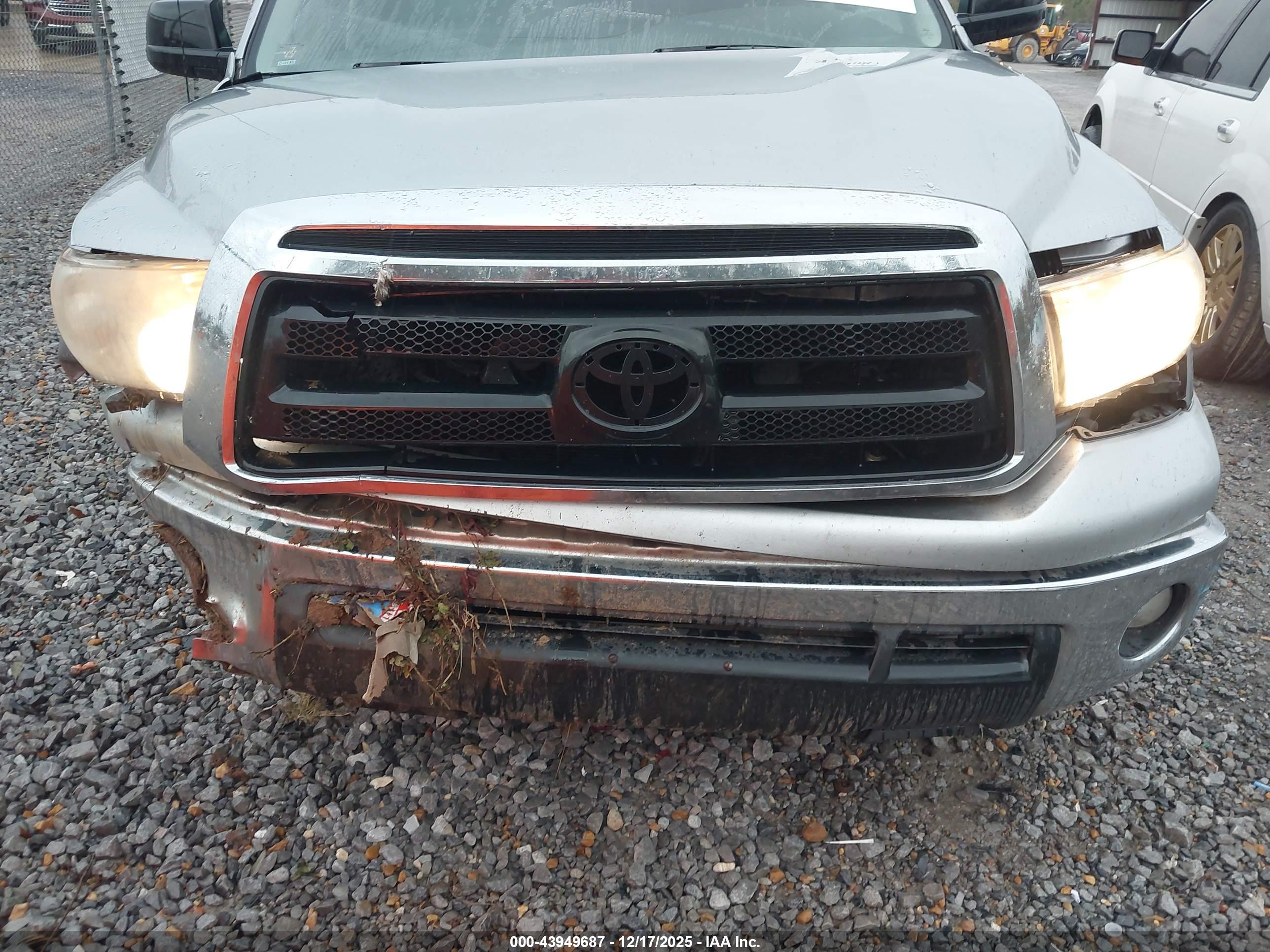 TOYOTA TUNDRA image 6