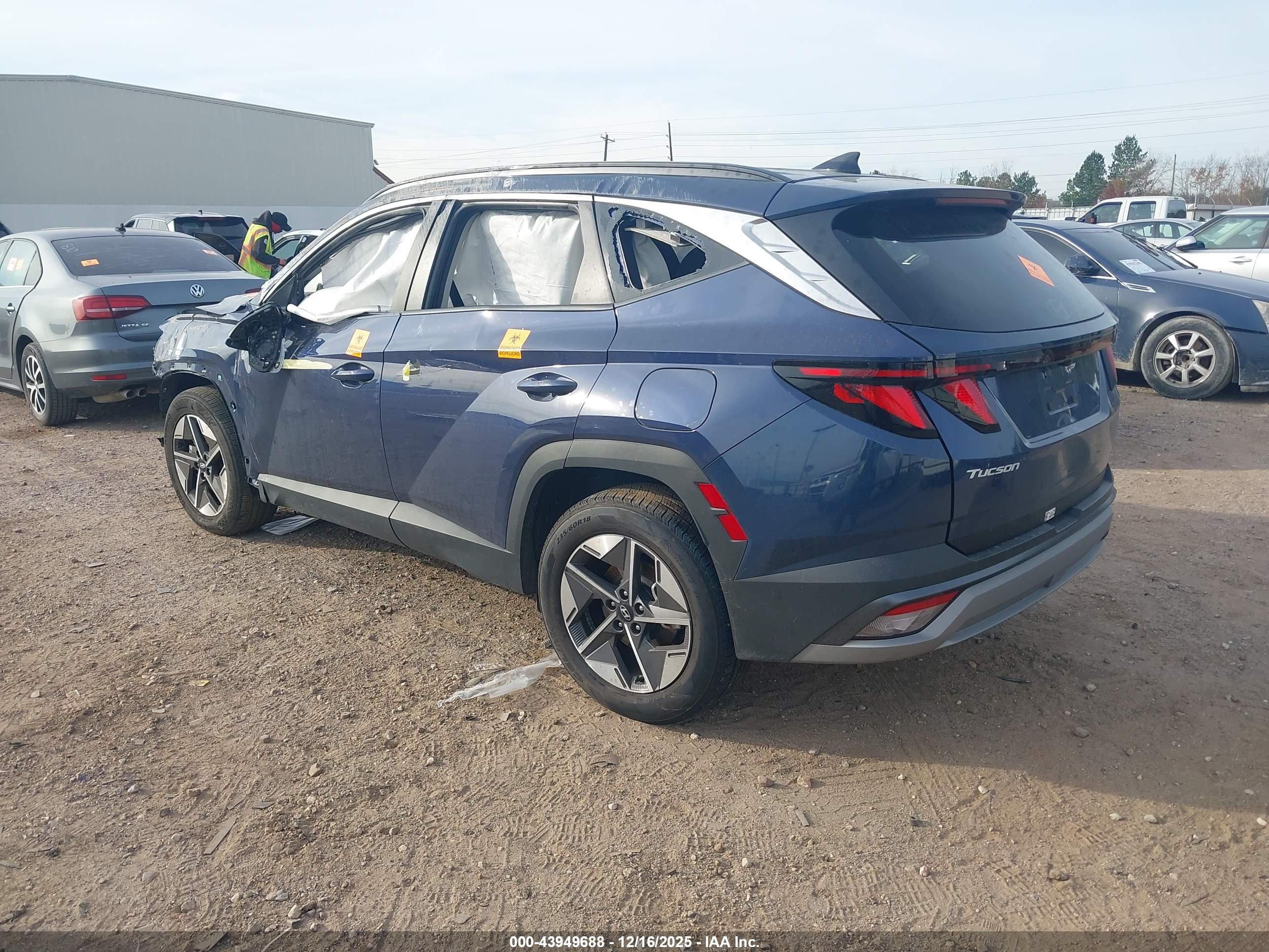 HYUNDAI TUCSON image 3