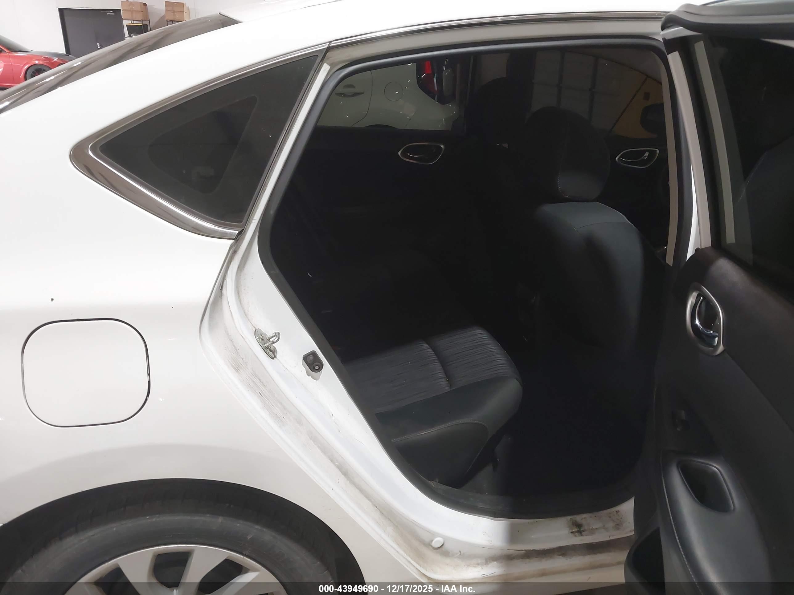 NISSAN SENTRA image 8