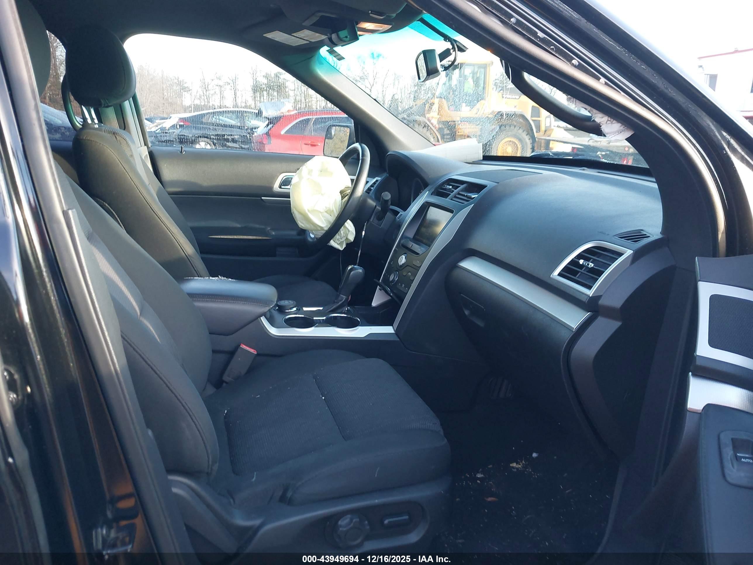 FORD EXPLORER image 5