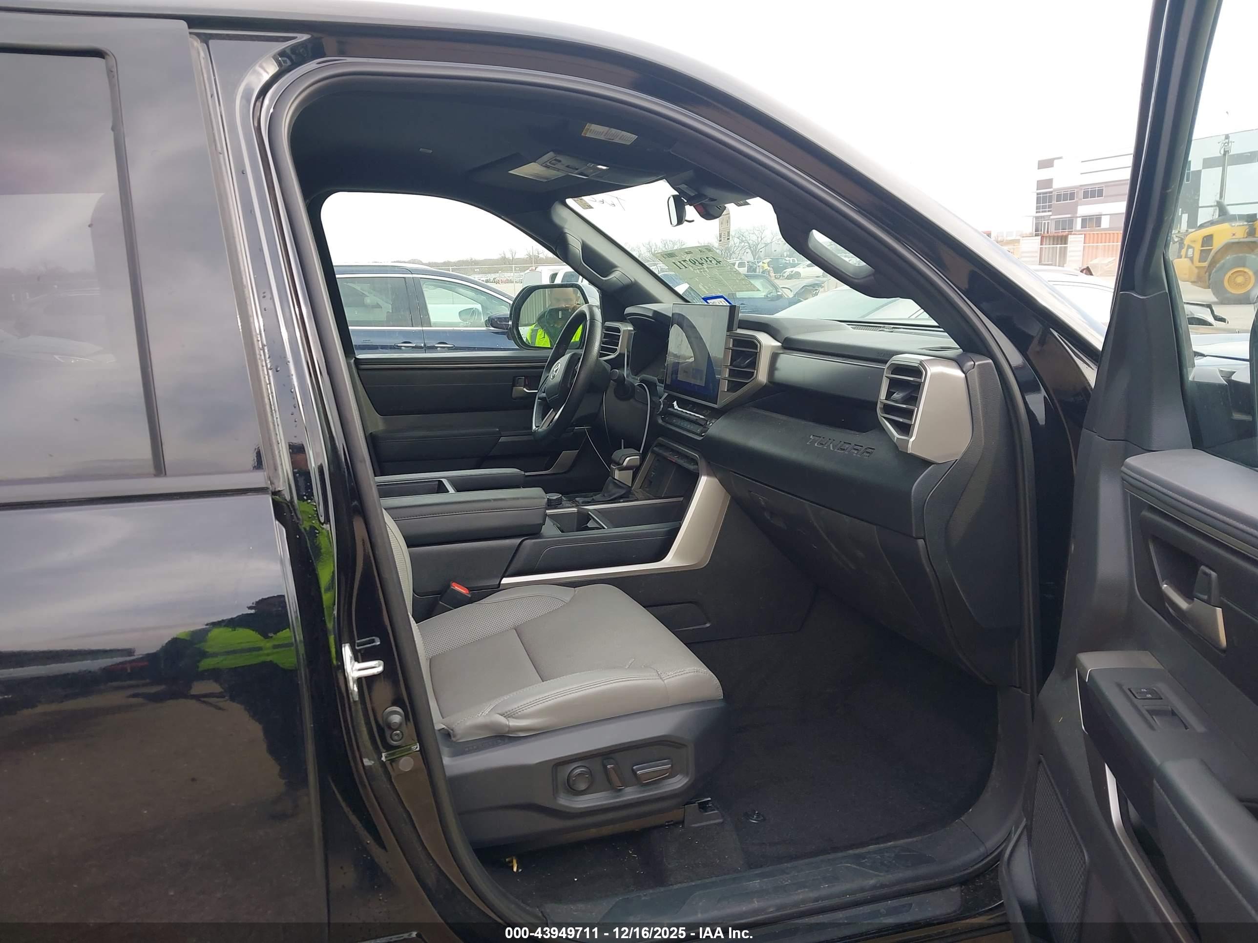 TOYOTA TUNDRA image 5