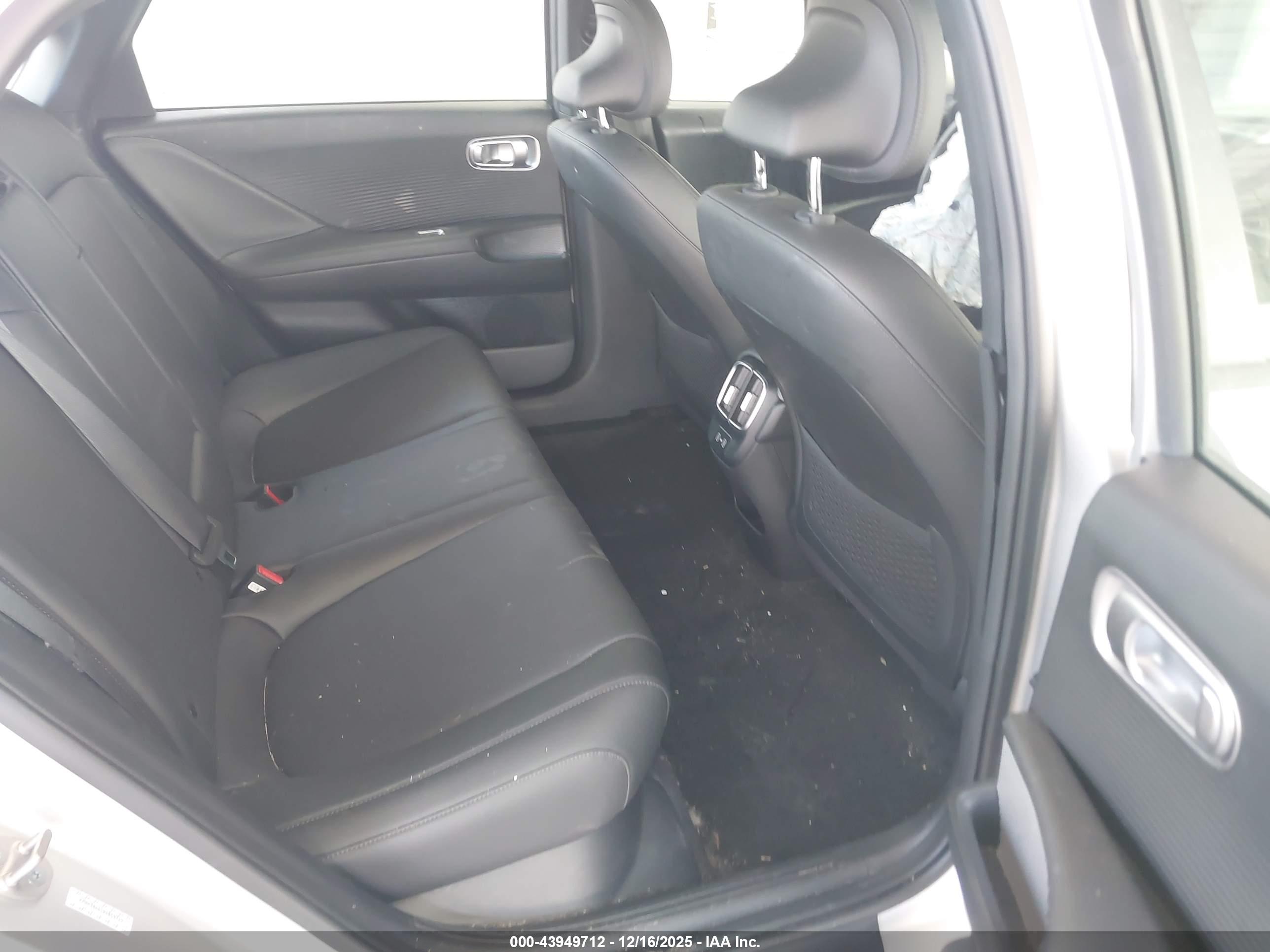 HYUNDAI IONIQ image 8