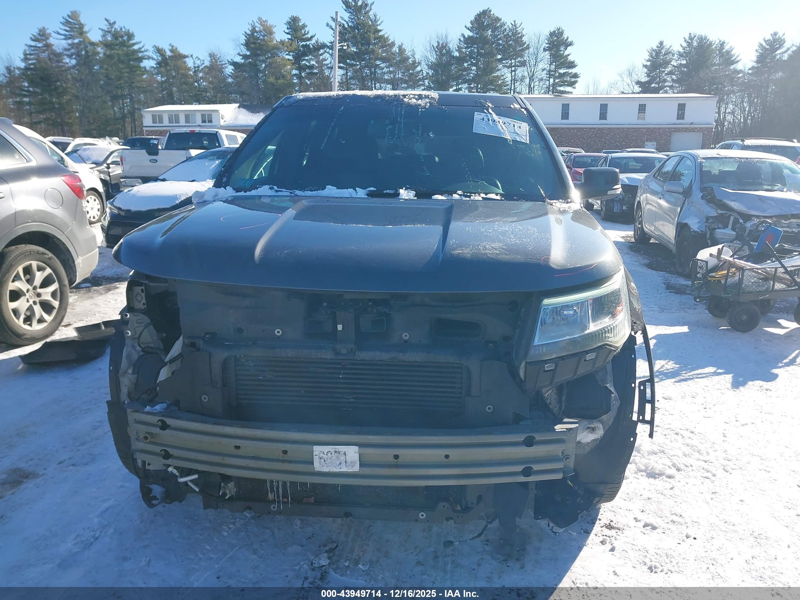 FORD EXPLORER image 6