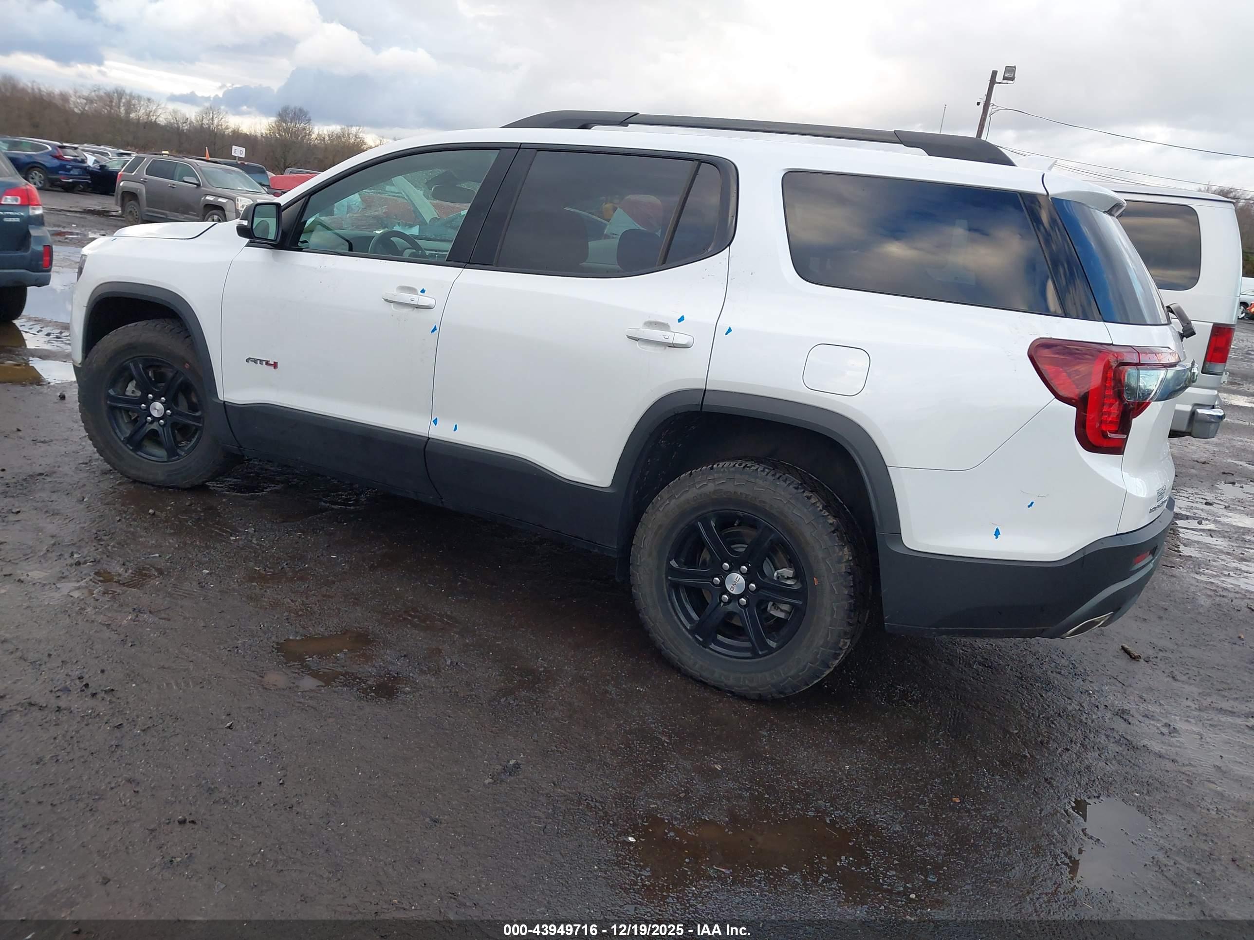 GMC ACADIA image 3