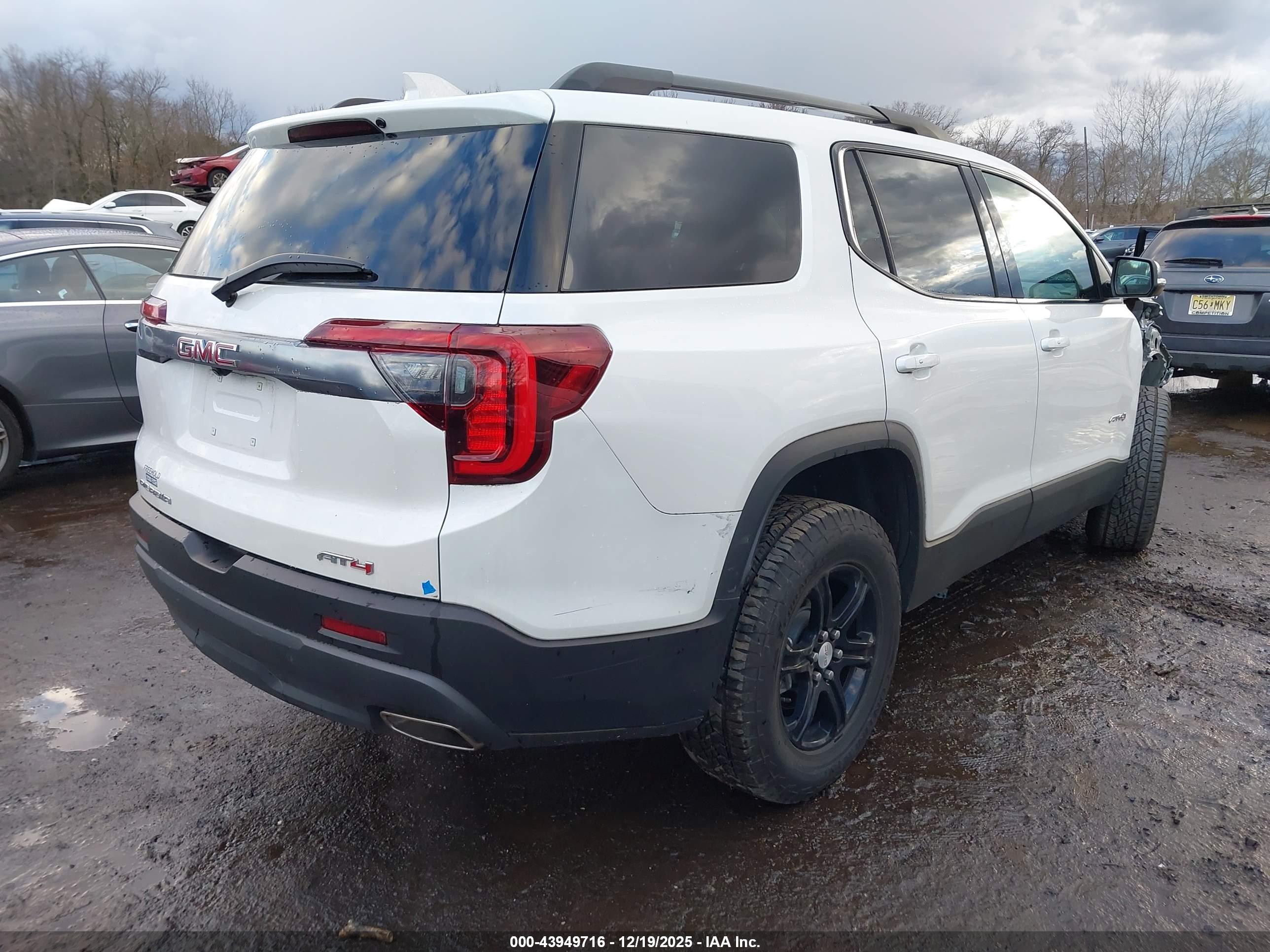 GMC ACADIA image 4