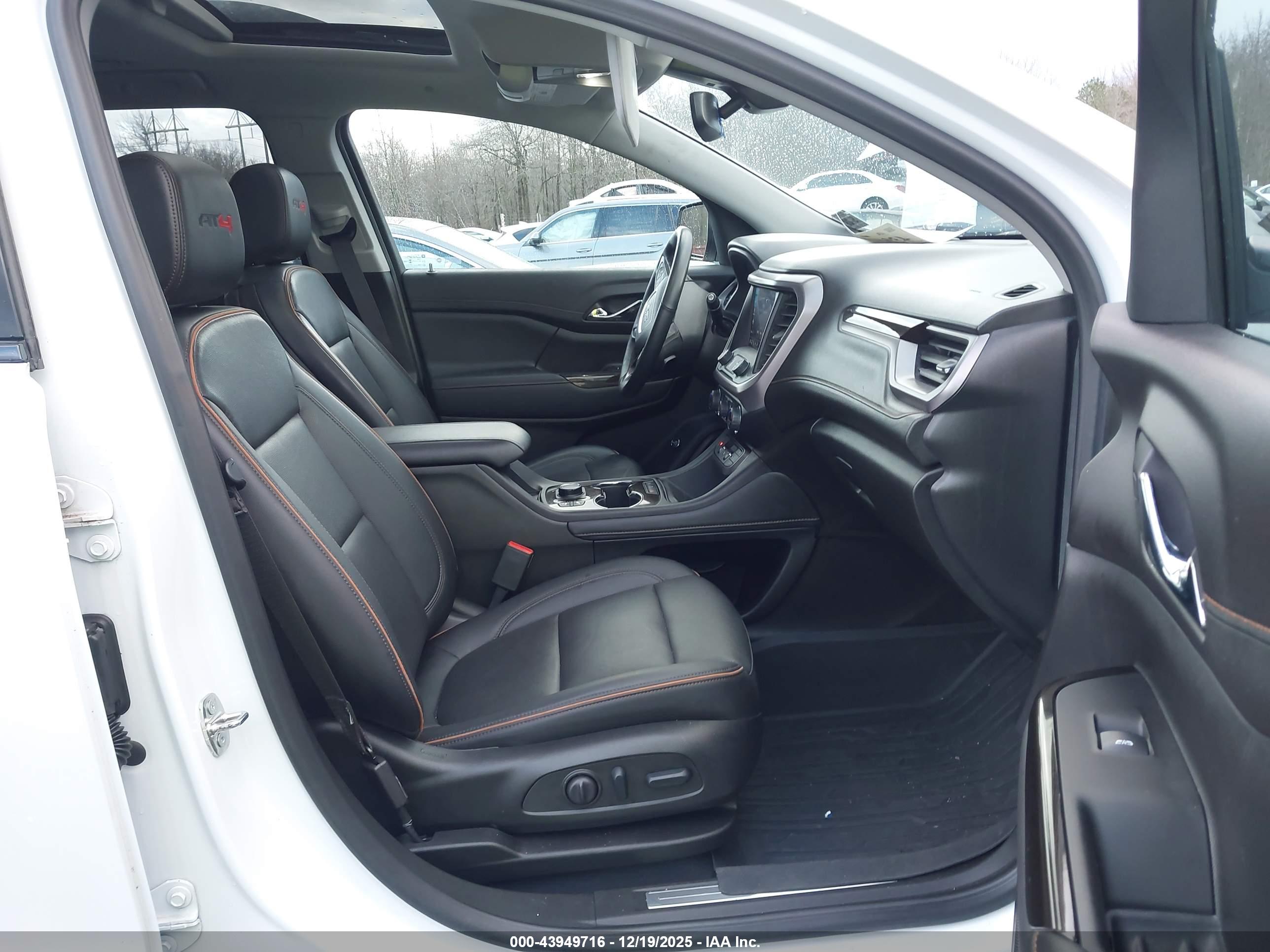 GMC ACADIA image 5
