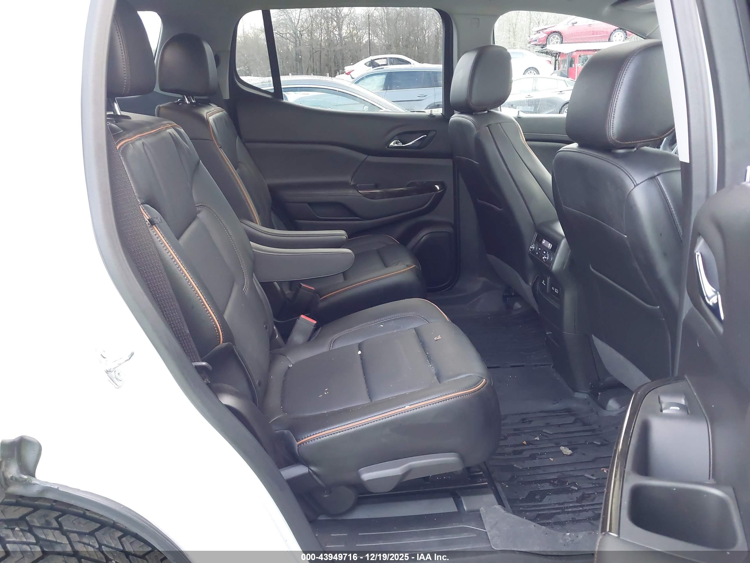 GMC ACADIA image 8