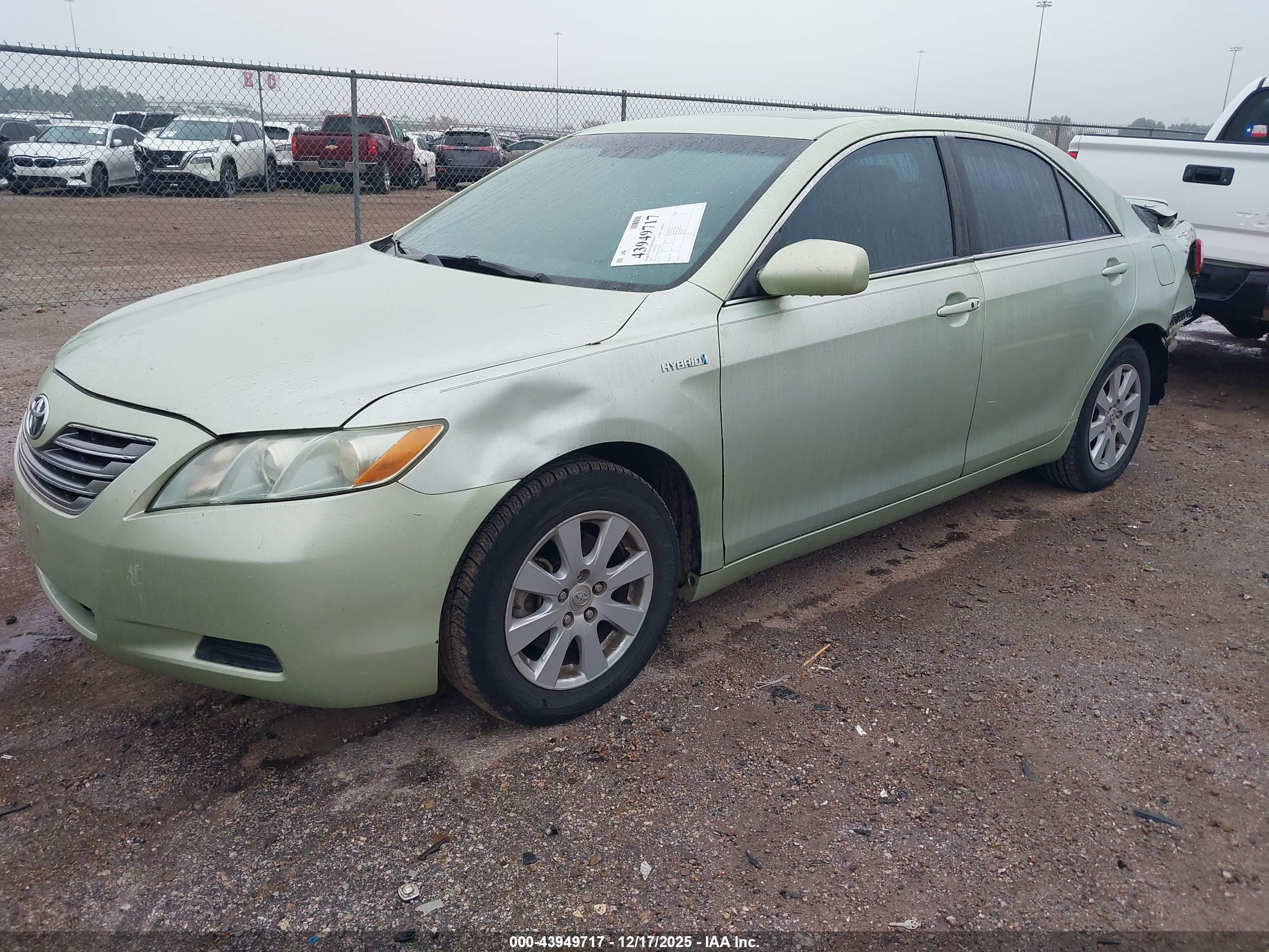 TOYOTA CAMRY image 2