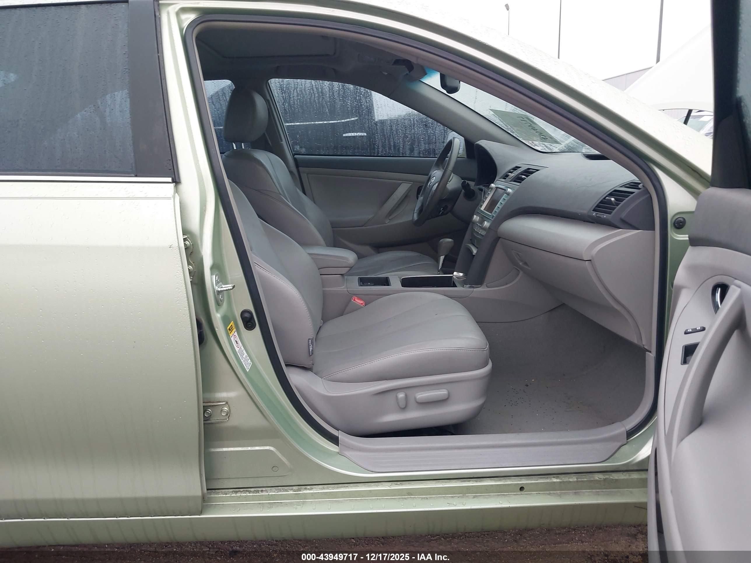 TOYOTA CAMRY image 5