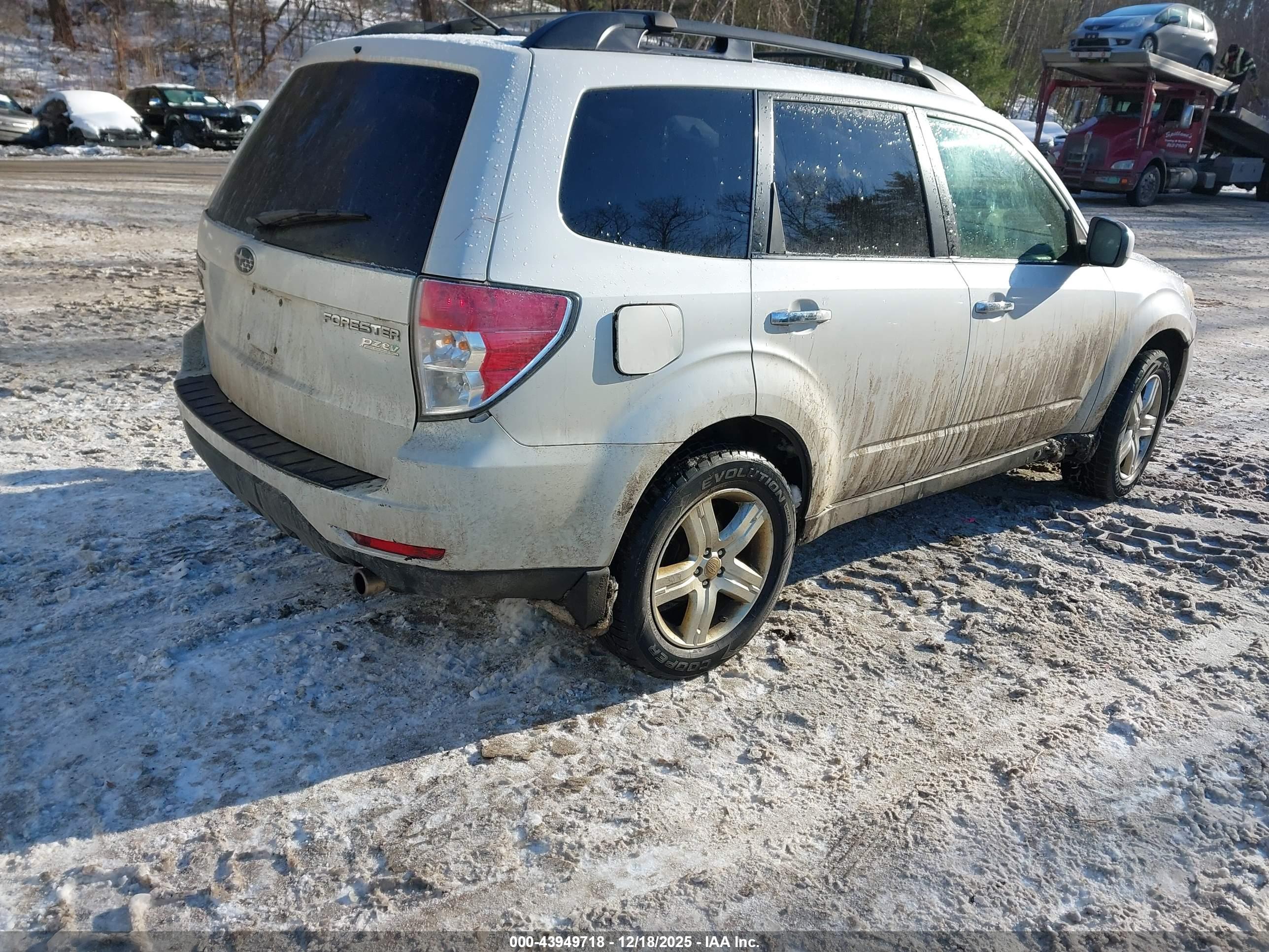 SUBARU FORESTER image 4