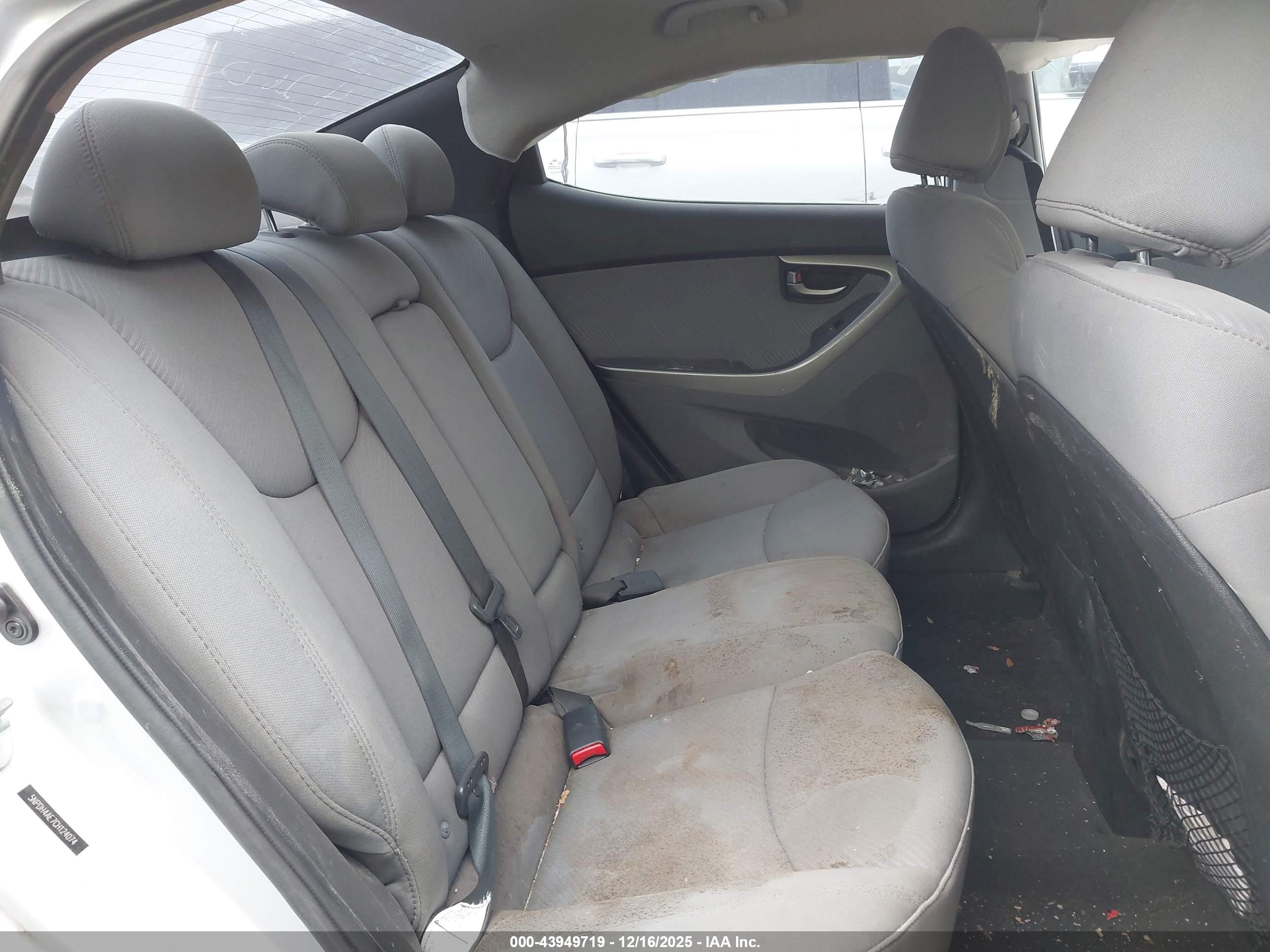 HYUNDAI ELANTRA image 8