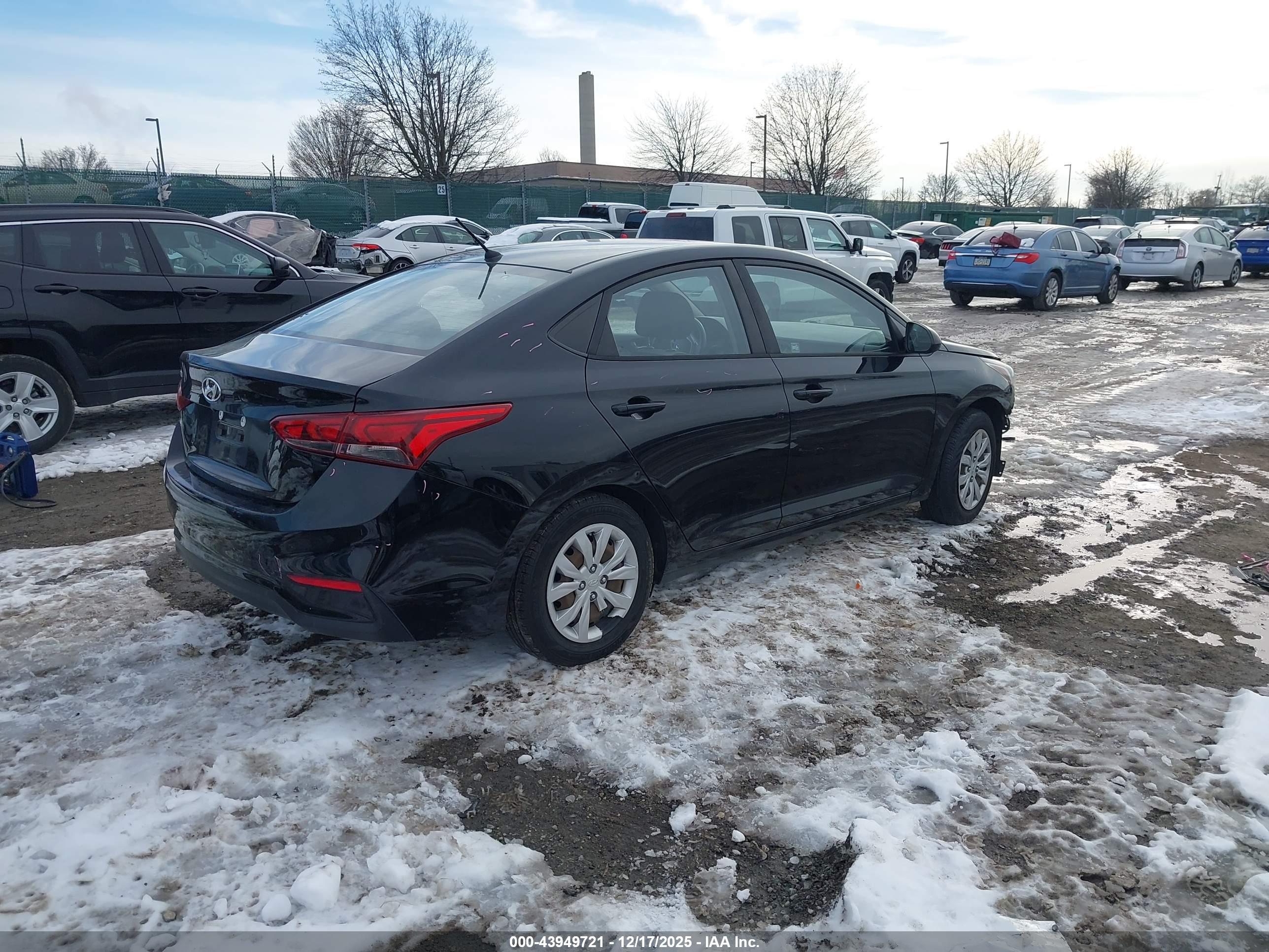 HYUNDAI ACCENT image 4