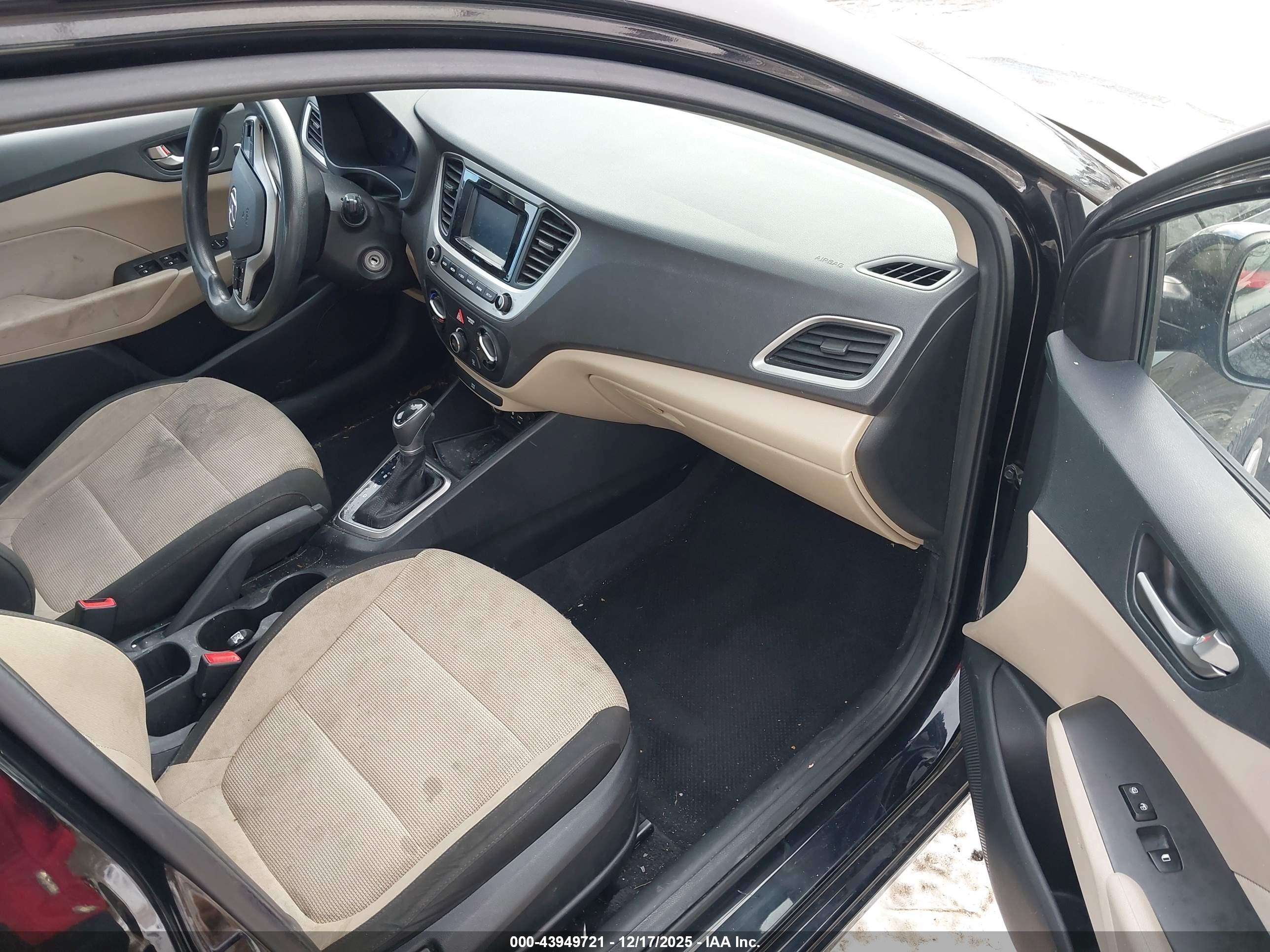 HYUNDAI ACCENT image 5