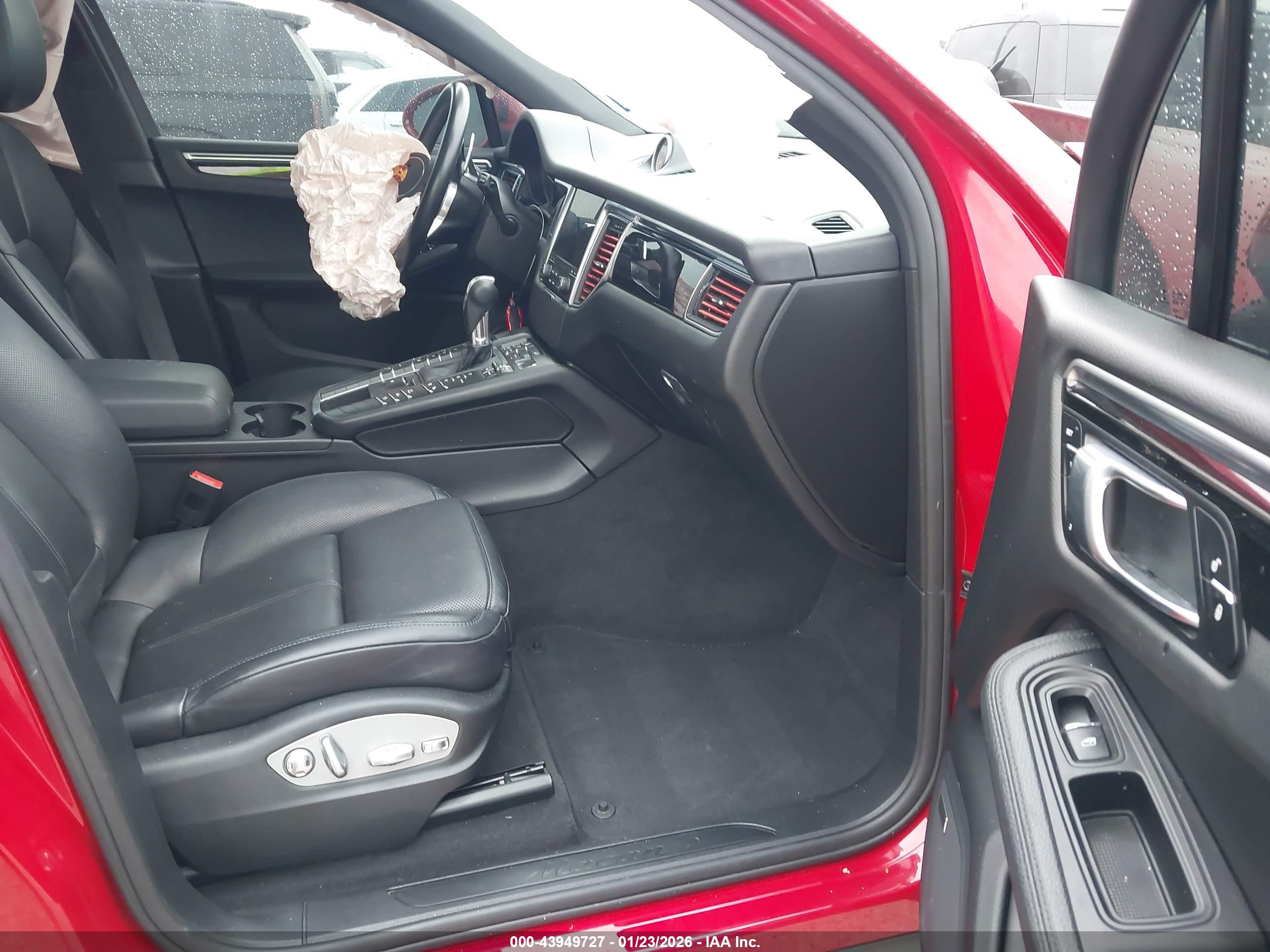 PORSCHE MACAN image 5