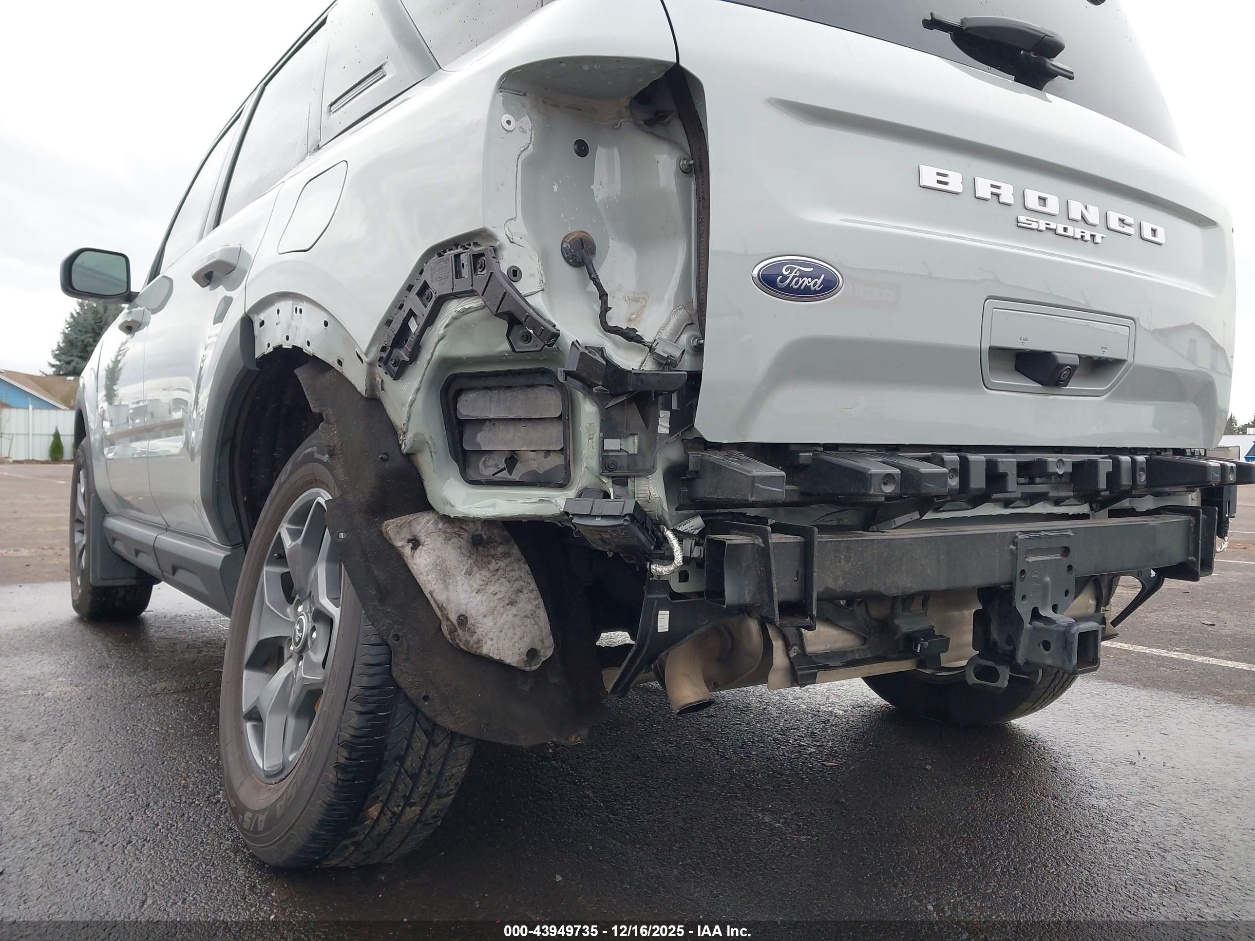 FORD BRONCO image 6