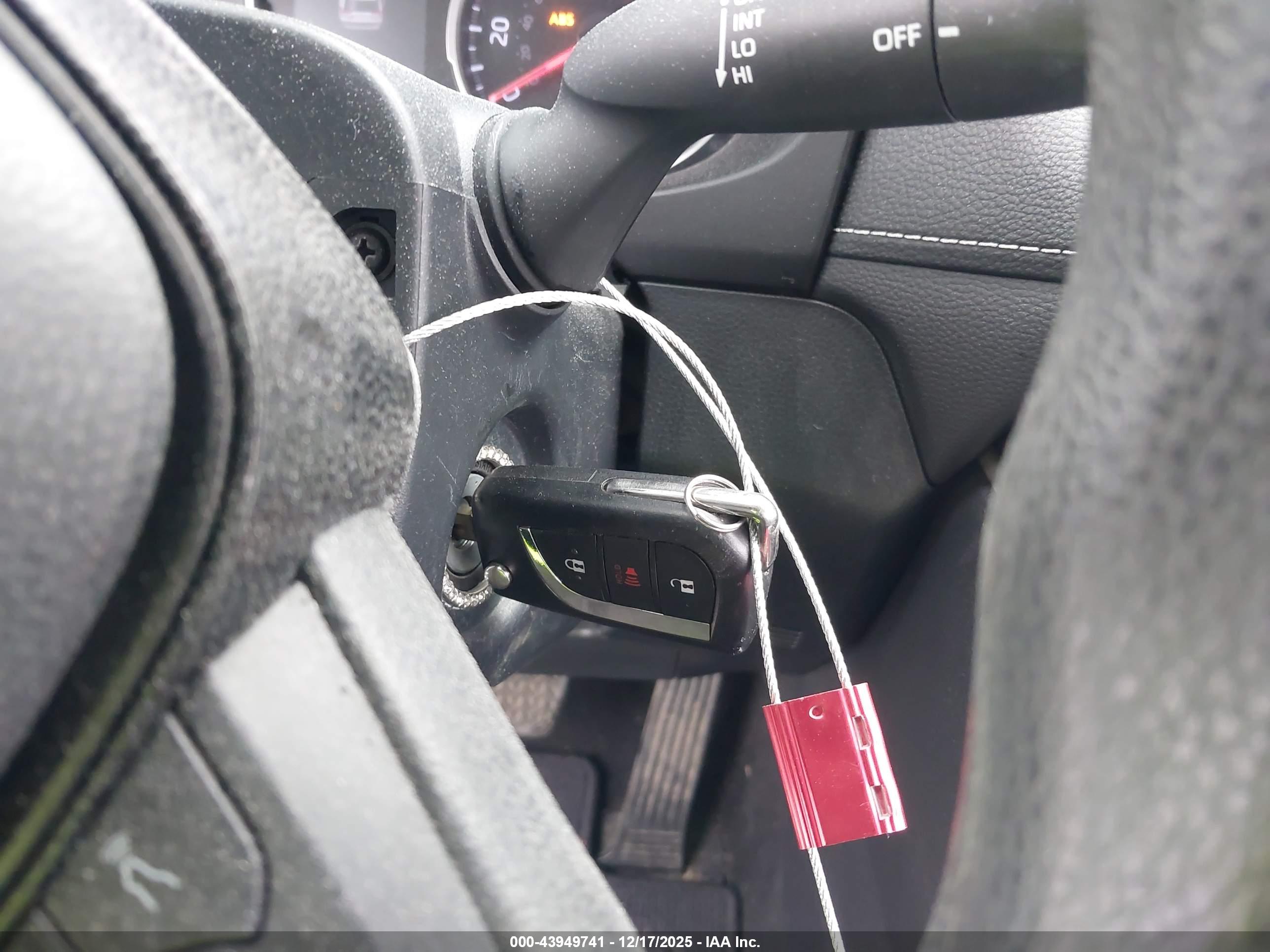 TOYOTA RAV4 image 11