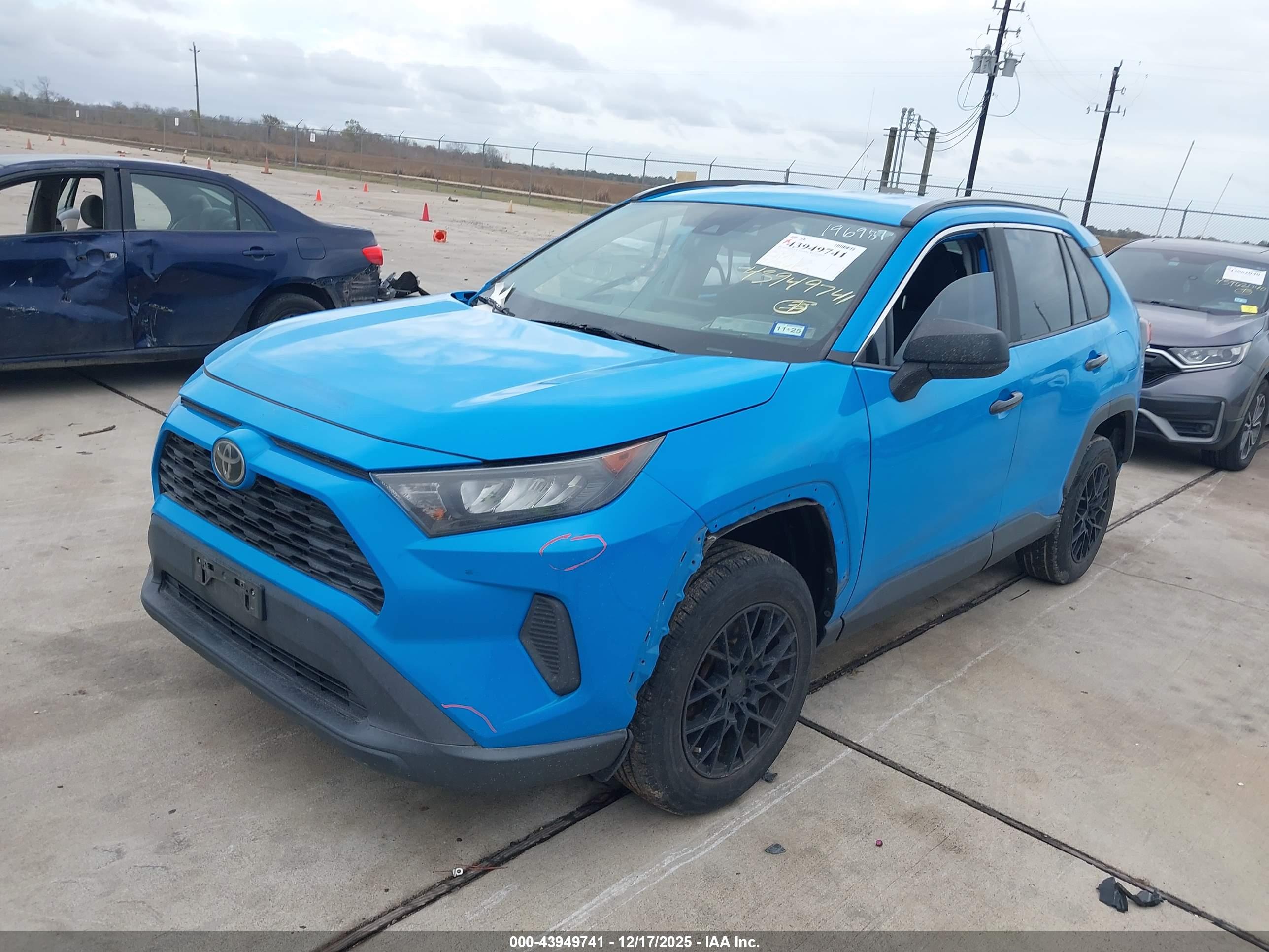 TOYOTA RAV4 image 2