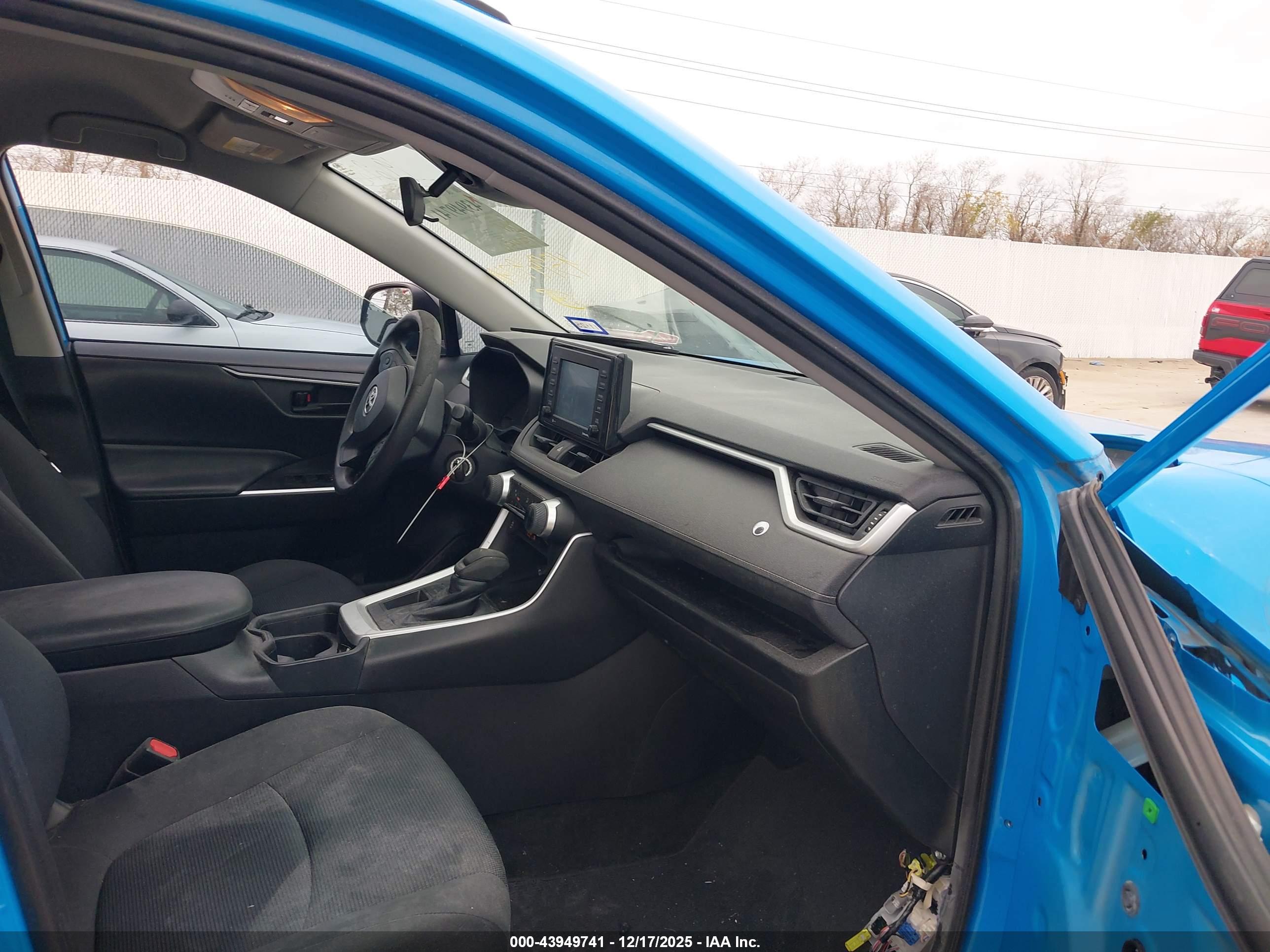TOYOTA RAV4 image 5