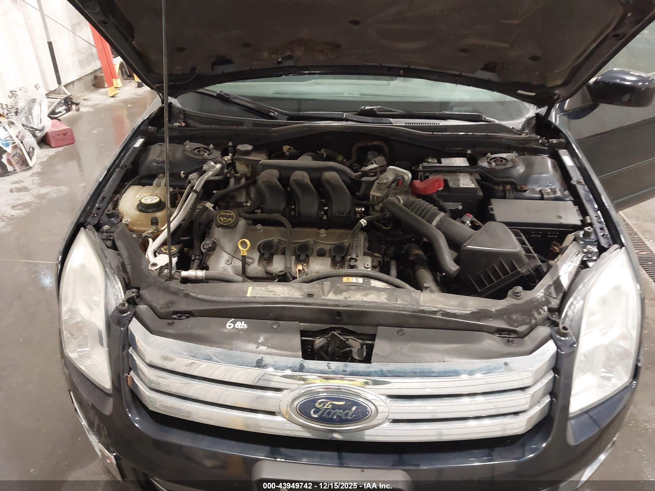 FORD FUSION image 10