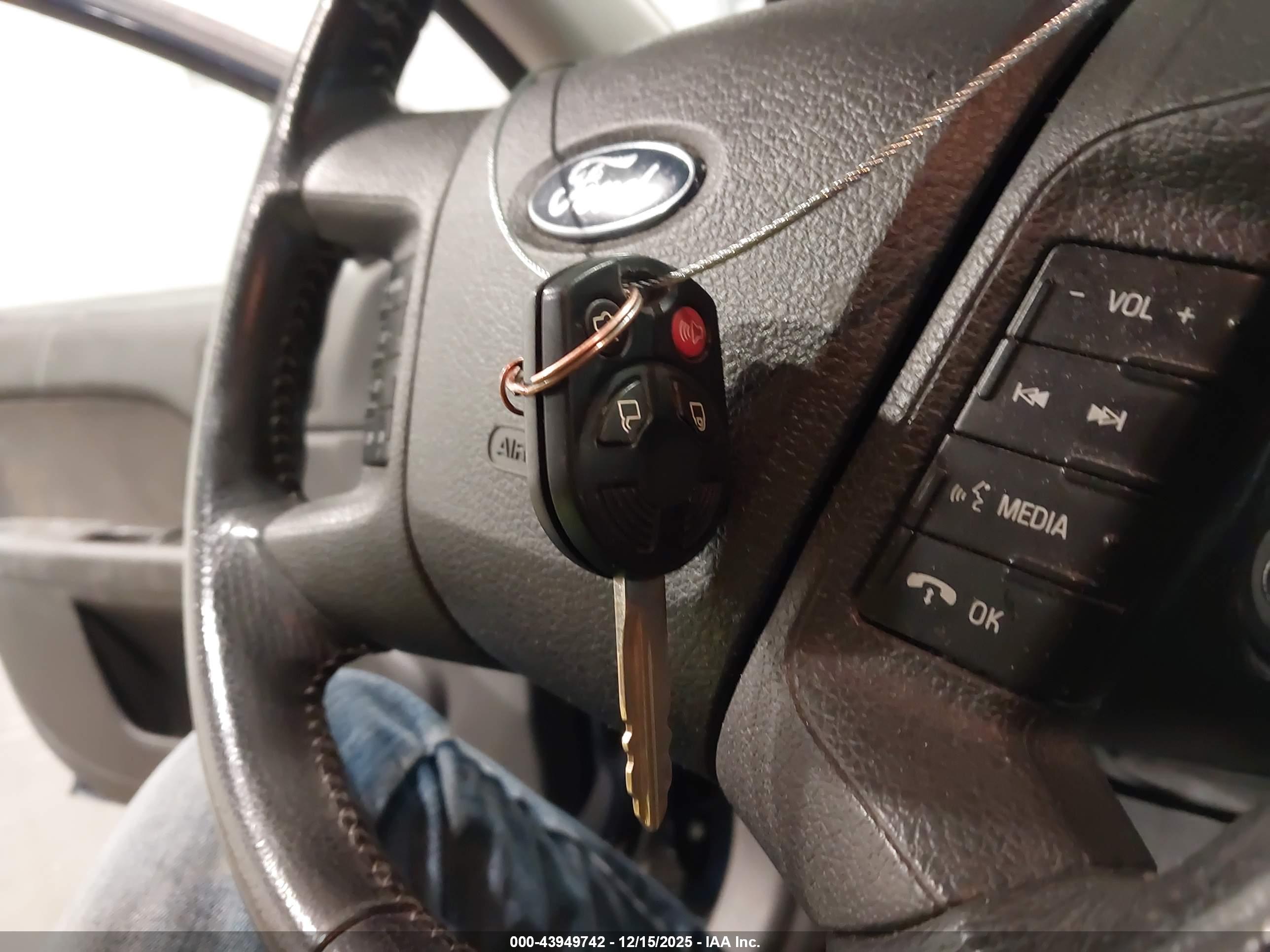 FORD FUSION image 11